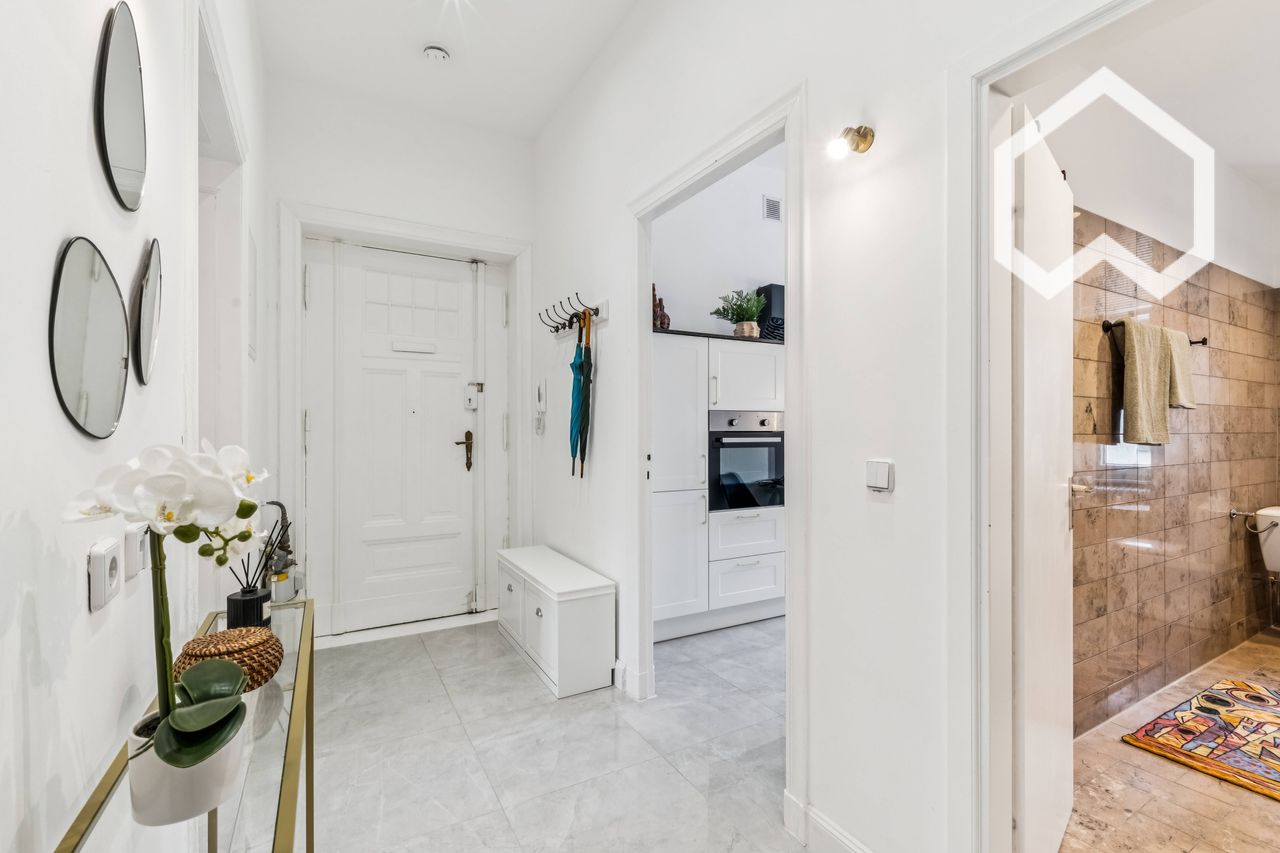 Exclusive Apartment in Berlin-Friedenau (Steglitz): Elegant Art Nouveau Style, Bright & Perfectly Connected