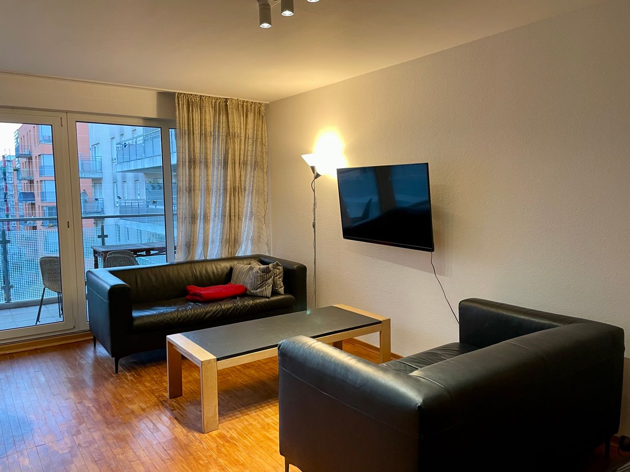 Bright 3-room apartment with balcony & parking in Frankfurt City West