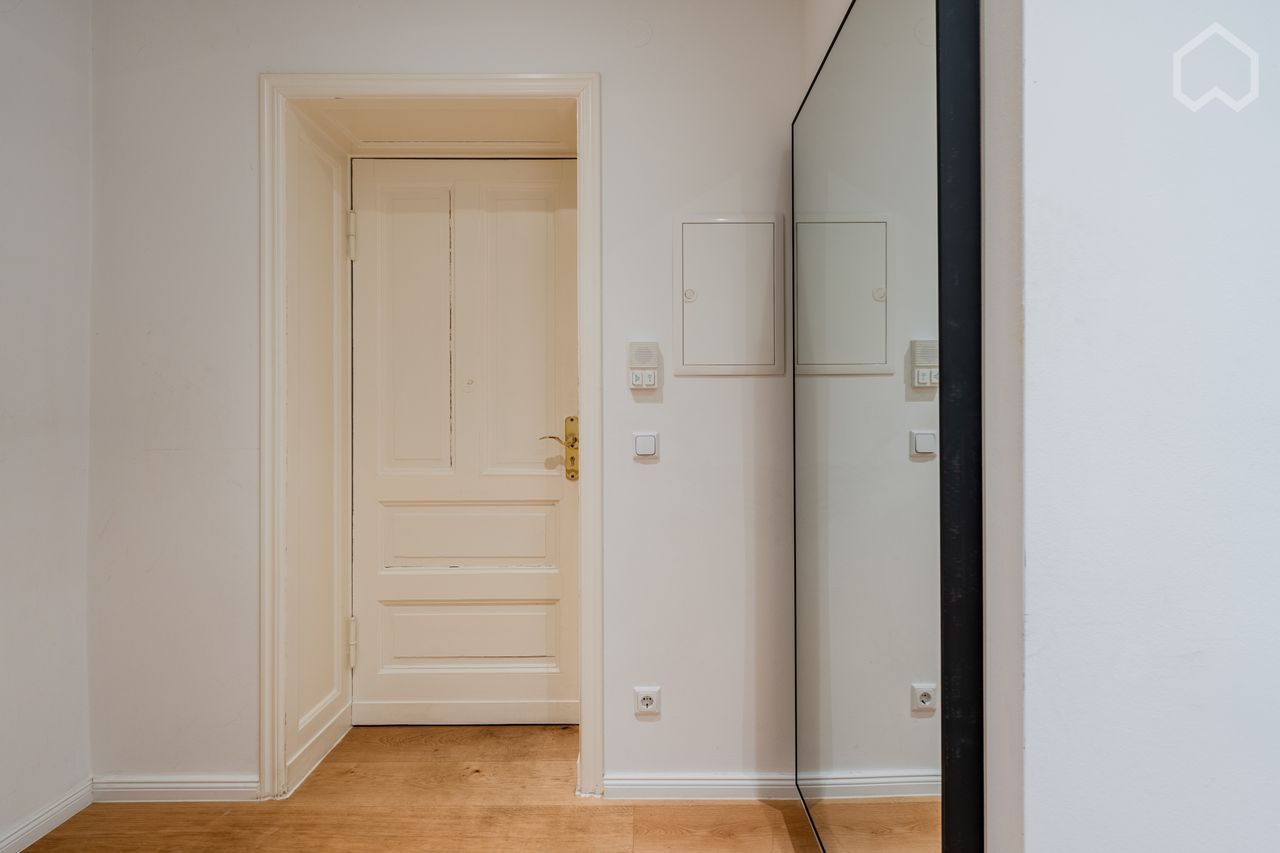 Bright and Peaceful Historic Apartment in the Heart of Berlin: Torstraße / Rosenthaler Platz