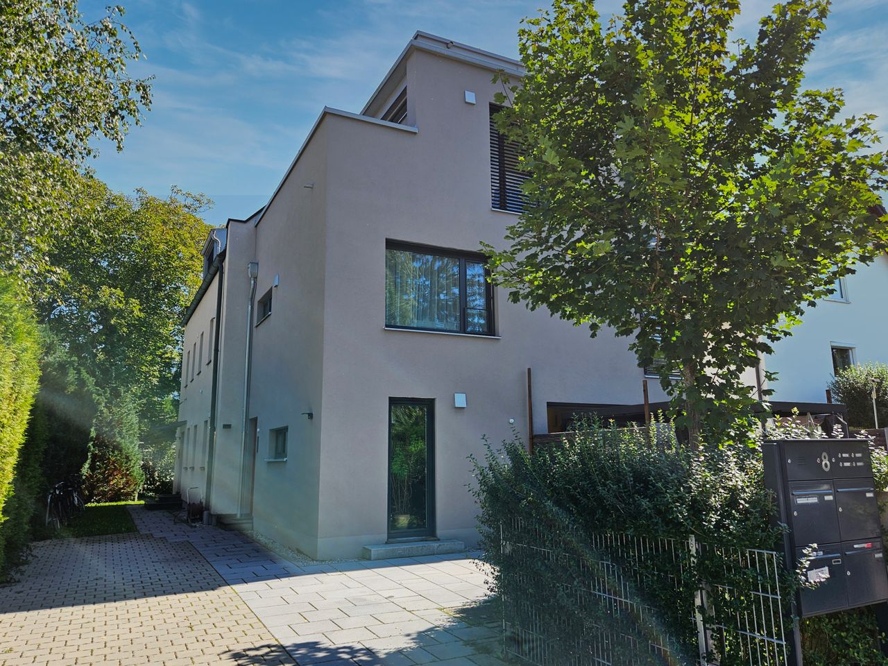 Stylish furnished apartment with terrace, garden & direct S-Bahn access (Untermenzing, S2)