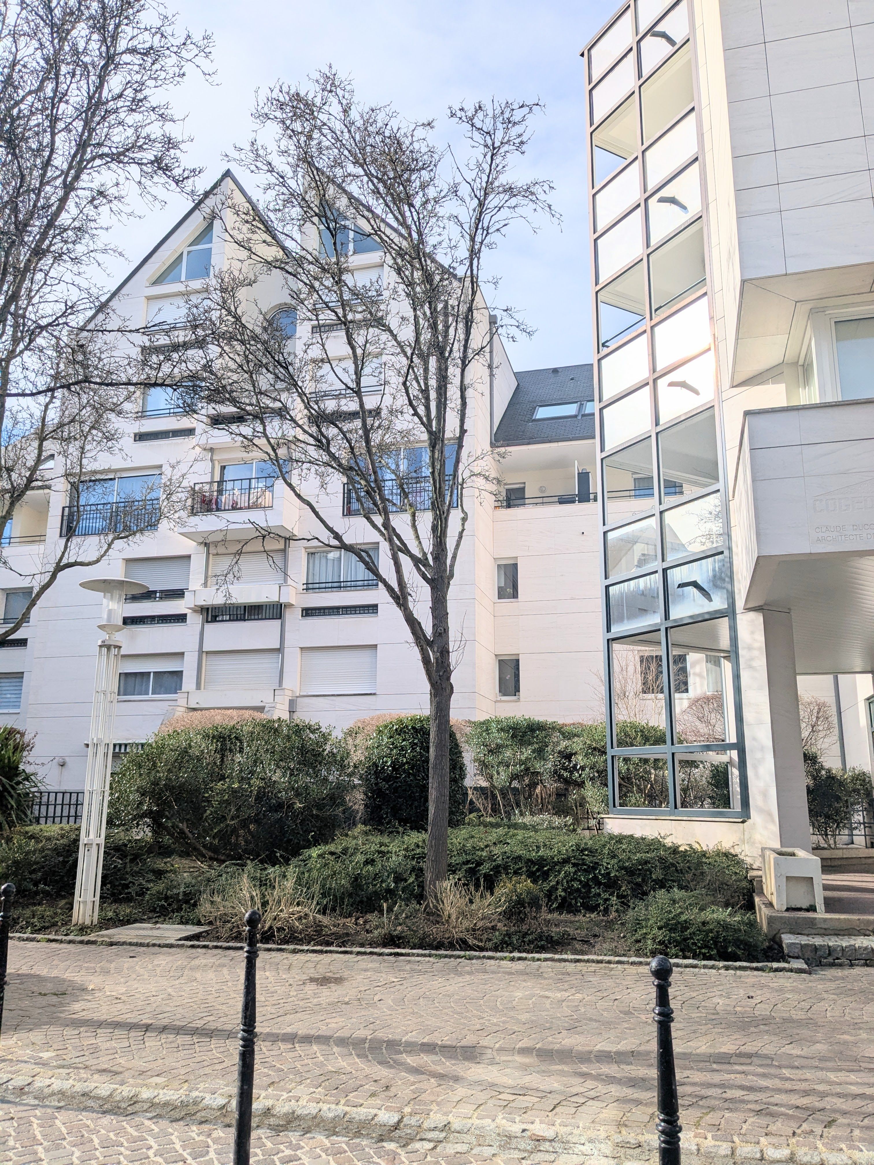 Location Location T1 bis meublé – 35m² + jardin privé – Rueil-Malmaison (loyer tout inclu
