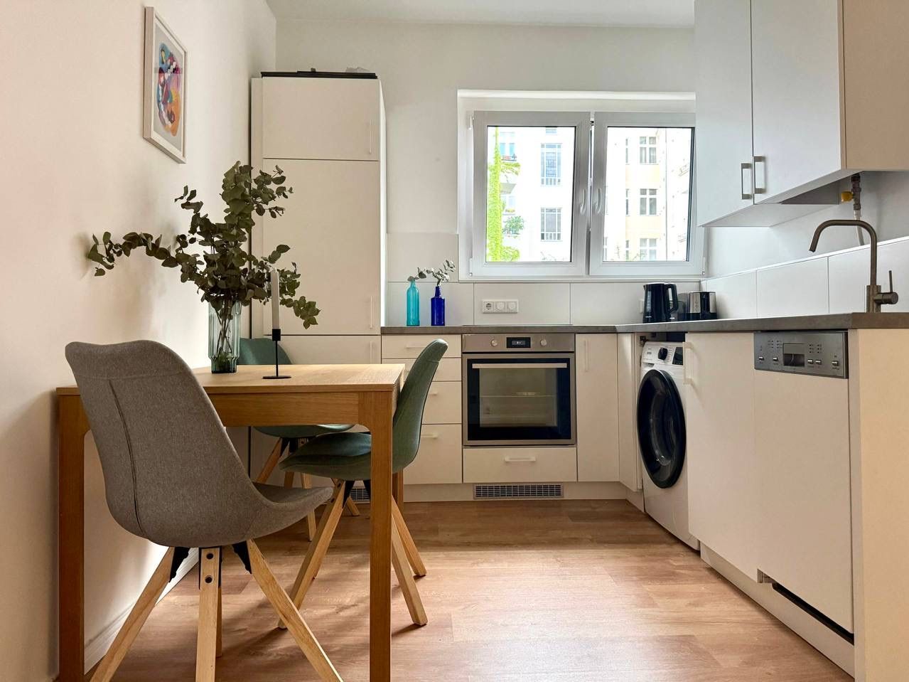 Chic 2-Room Apartment in Charlottenburg, Just Steps from Kurfürstendamm