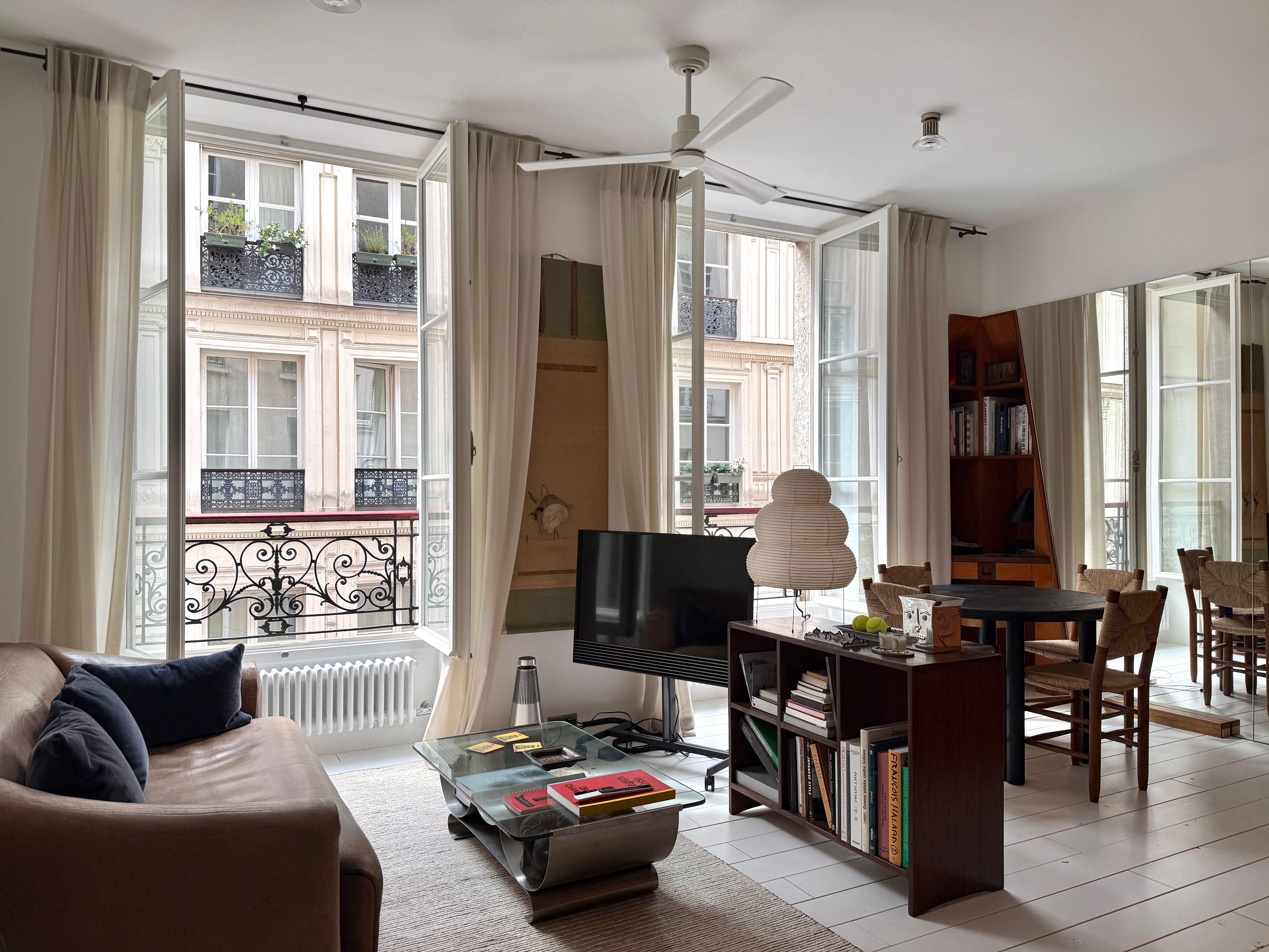 Stunning AD France featured Modernist Period Flat in Best Area of 7th. (loyer tout inclus) Paris