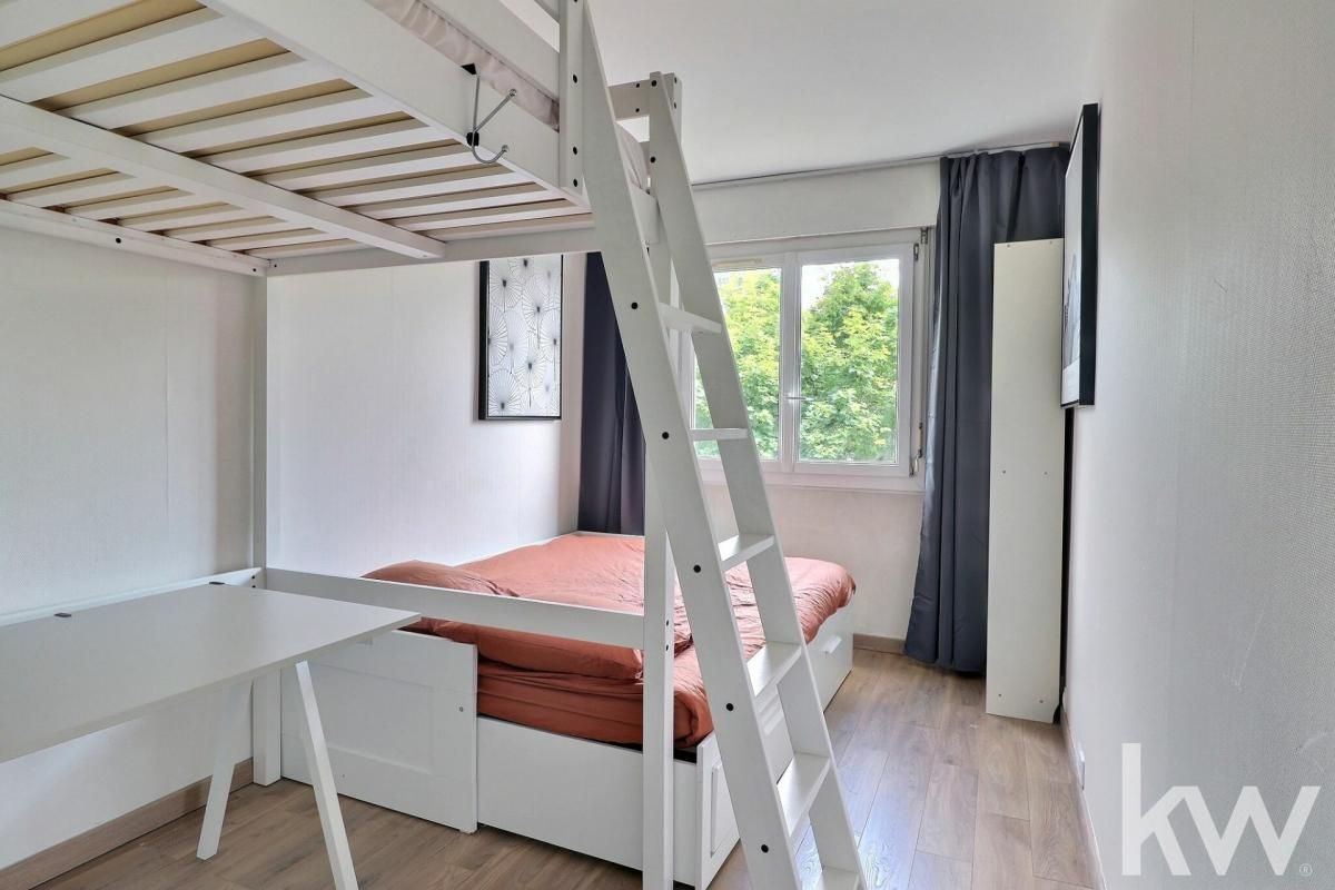 Location T5 -3 chambres - 10 couchages - centre ville  avec parkings -cave - gardien (loy