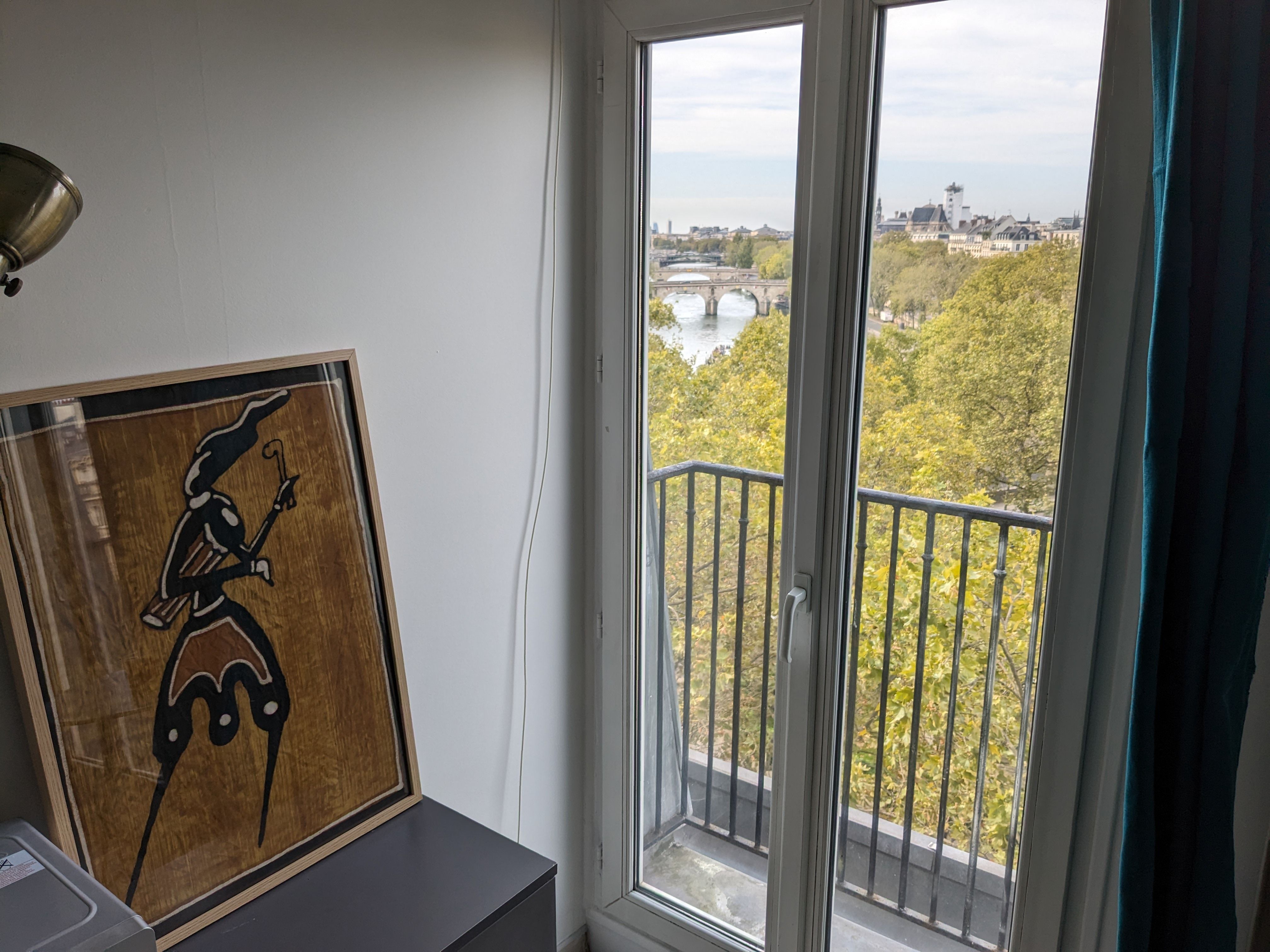 Location Petit studio offrant vue panoramique sur la Seine (loyer tout inclus)