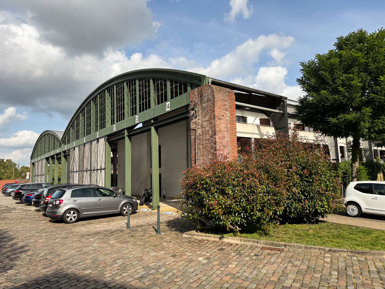 Trendy and very quiet design apartment in a historic train depot ("Wild 13")