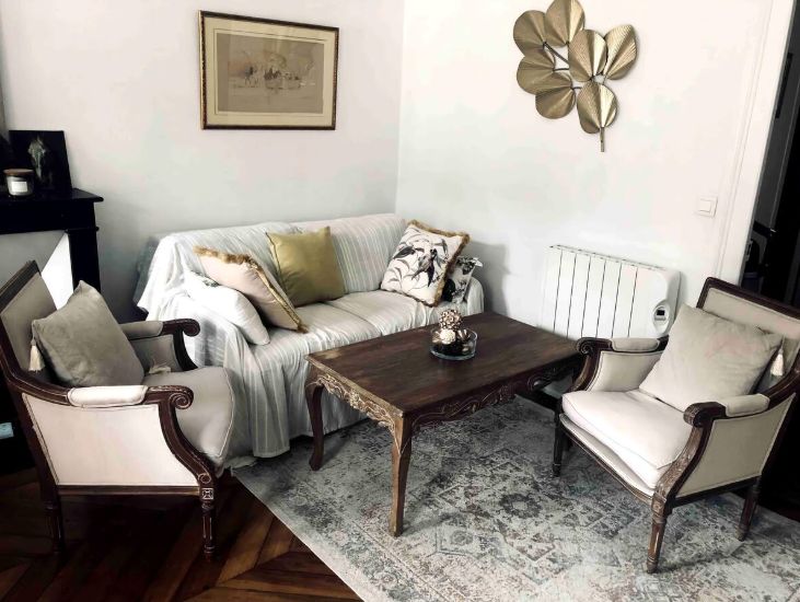 Location À LOUER – Charmant appartement de style parisien de 70 m², soigneusement meublé. (loyer tout inclus)