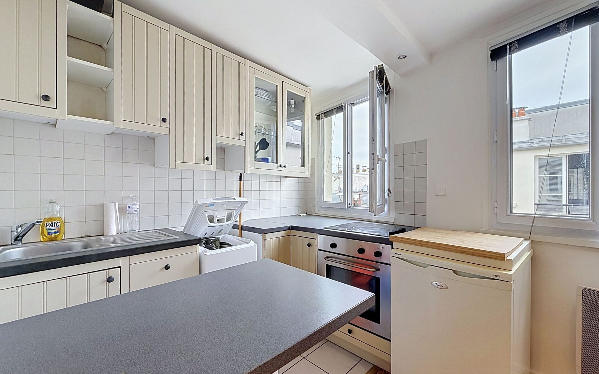 Location À louer – Magnifique studio meublé (1380€)– 67 Rue Peyssonnel, 13003 Marseille (