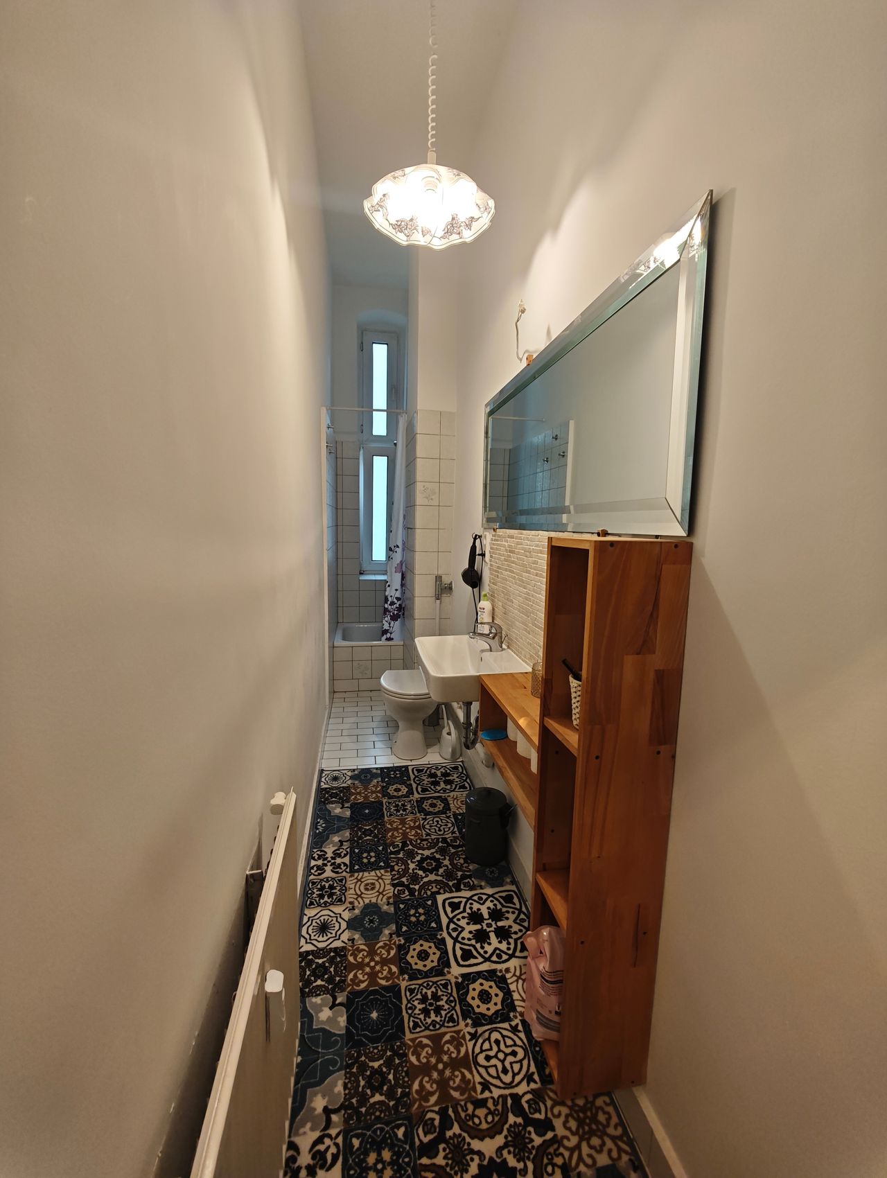 Stylish classic 2-room flat with wooden floors, chandelier & balcony