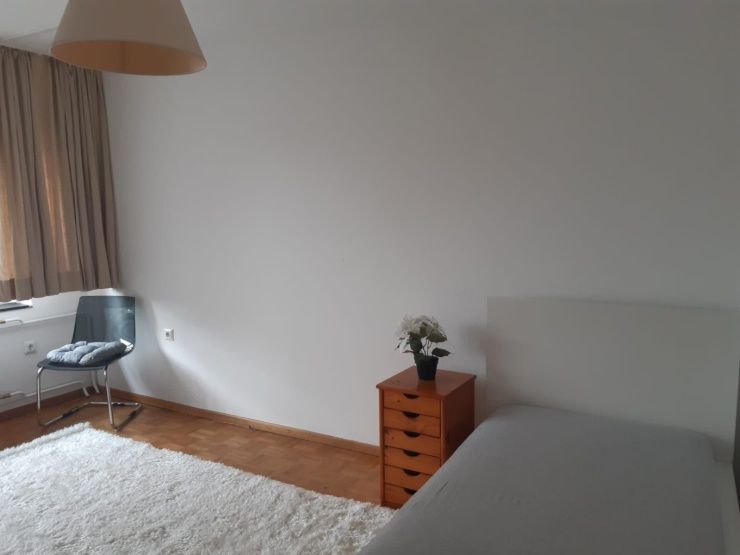 Bright & neatly furnished room located in Wilmersdorf available in a 3-person shared apartment in Wilmersdorf
