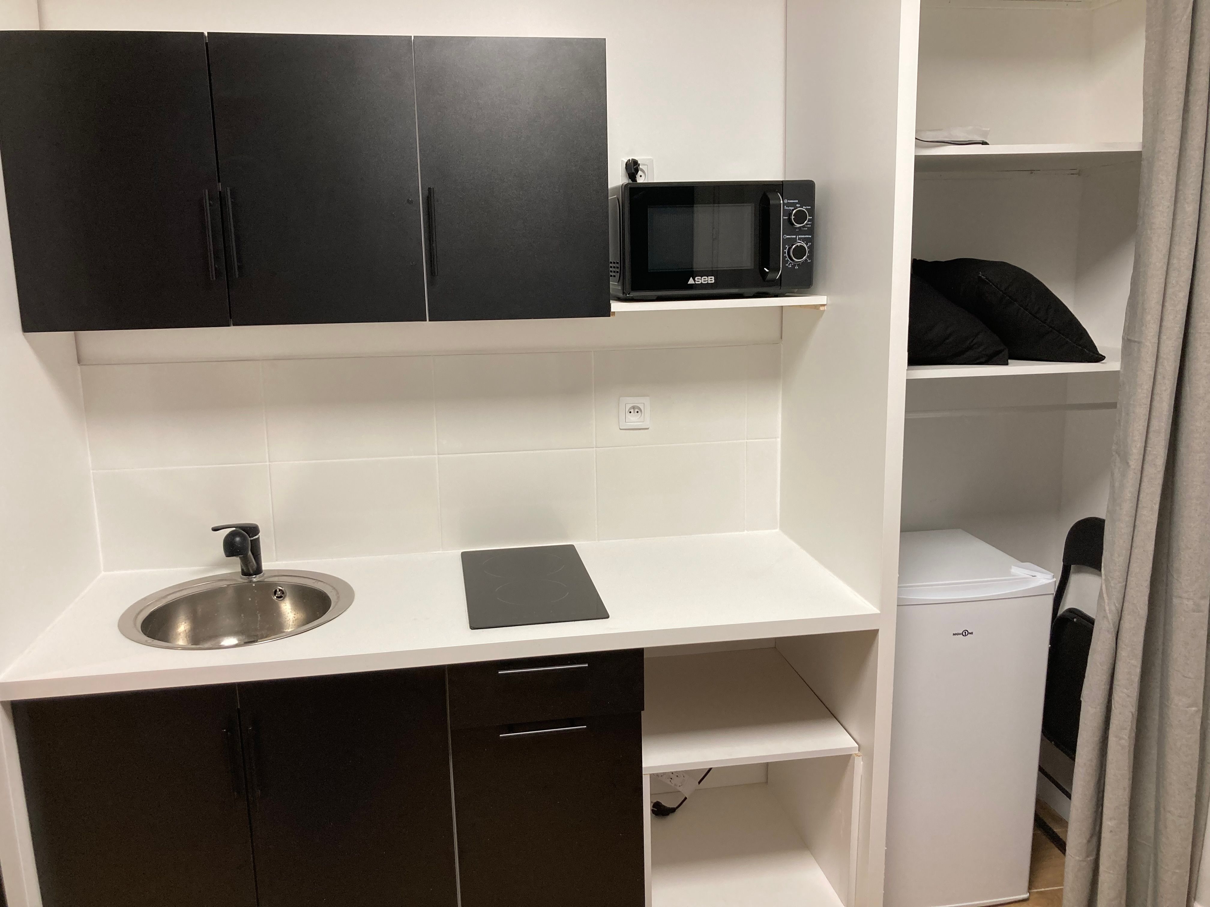 Location Joli Studio Paris XI (loyer tout inclus)
