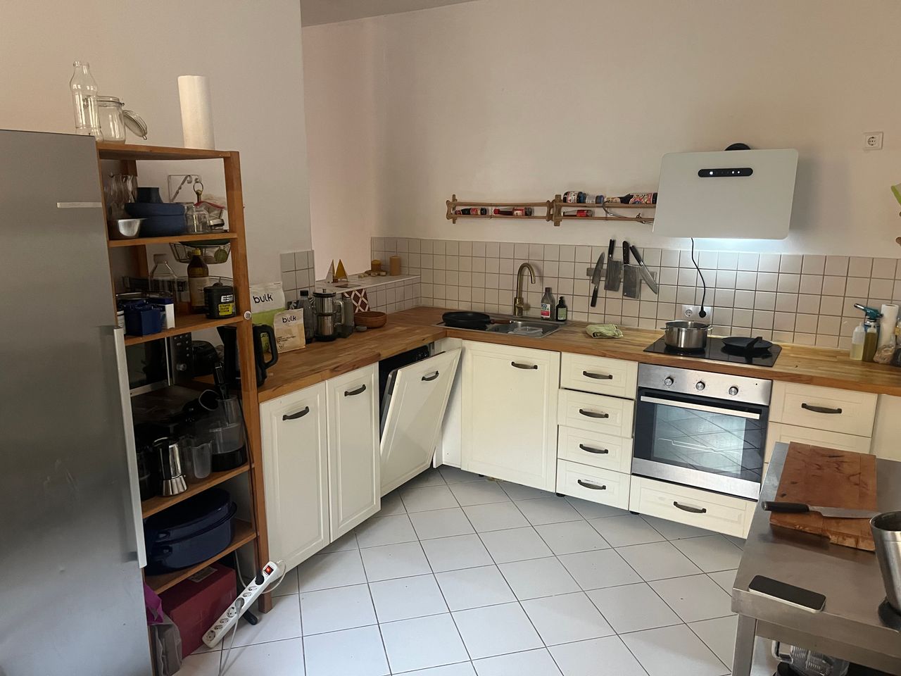 Stylish 3-room apartment in an old building (100 m²) – furnished, quiet, great location