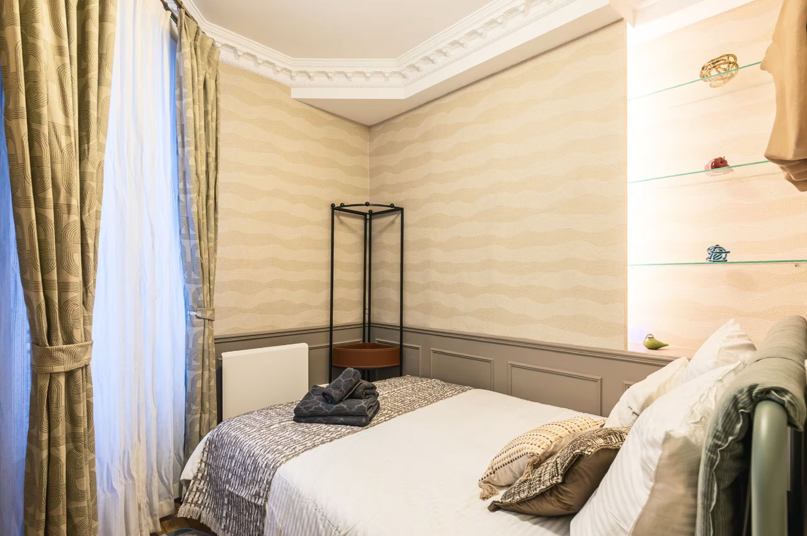 Location Appartement Haussmannien de 4 pièces – 3 Chambres, Paris 15ème (loyer tout inclu