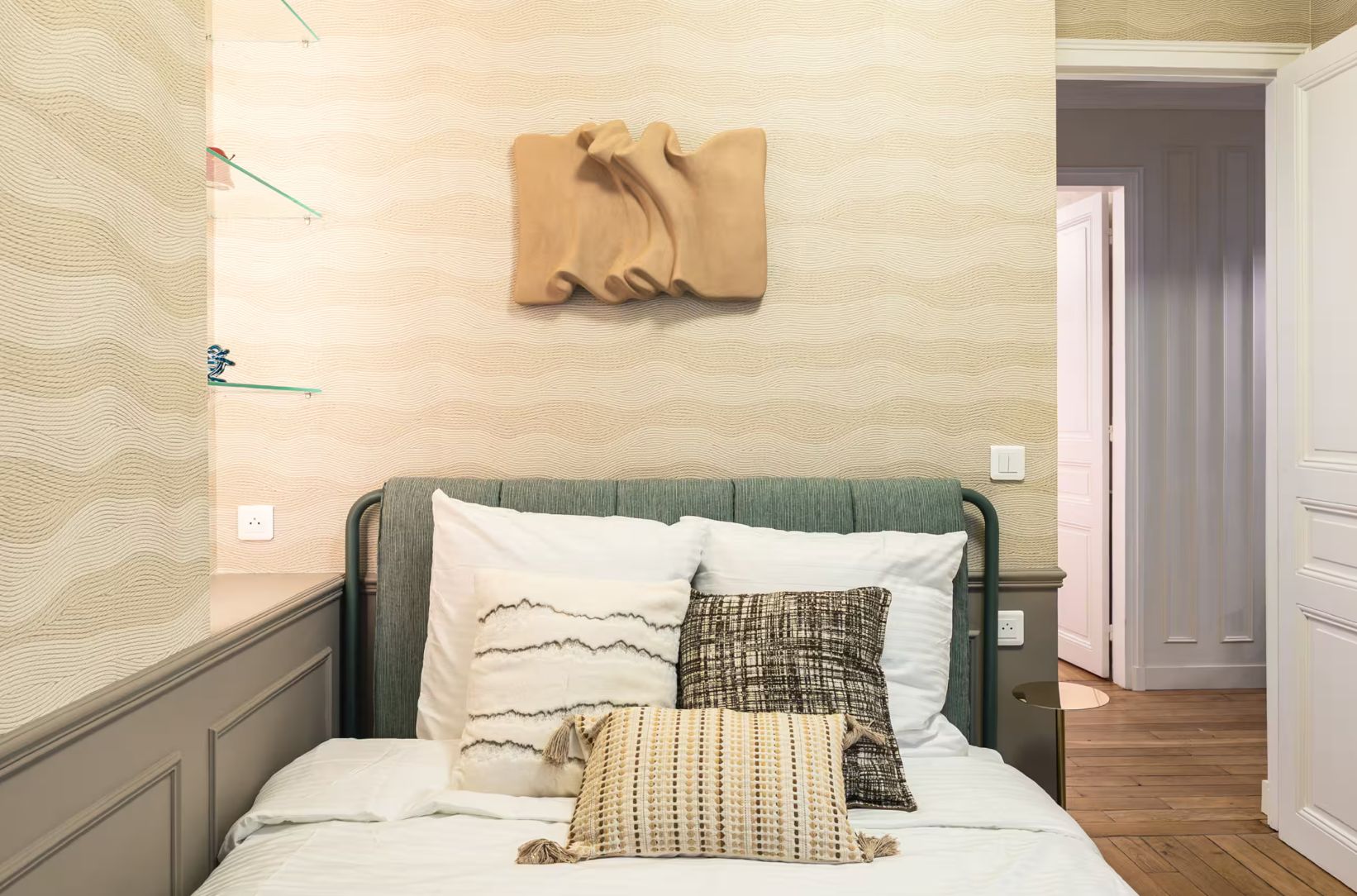 Location Appartement Haussmannien de 4 pièces – 3 Chambres, Paris 15ème (loyer tout inclu