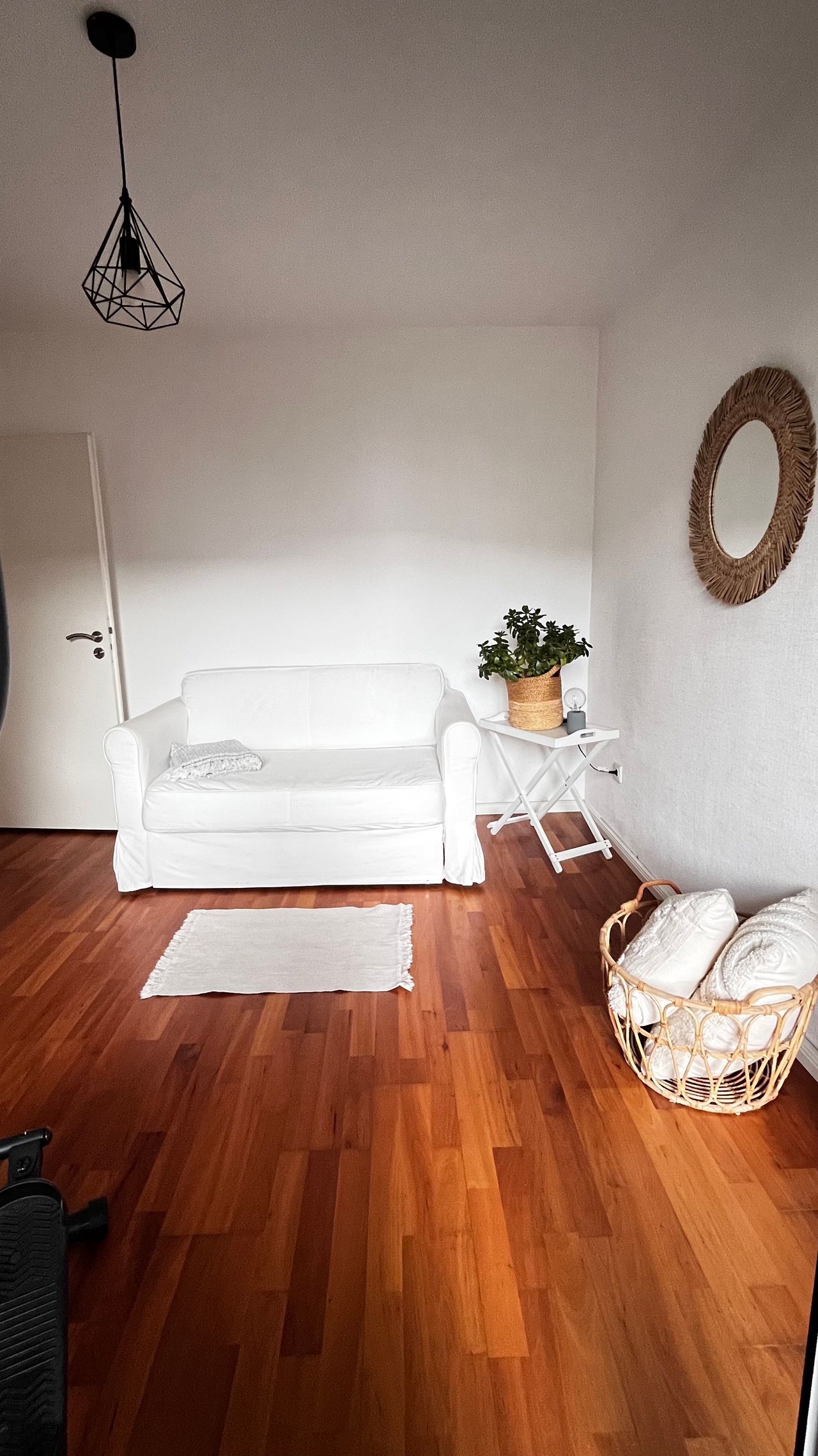 Möblierte 5-Zimmer-Wohnung mit Balkon und Homeoffice-Bereich in Toplage Unterbilk (befristet)