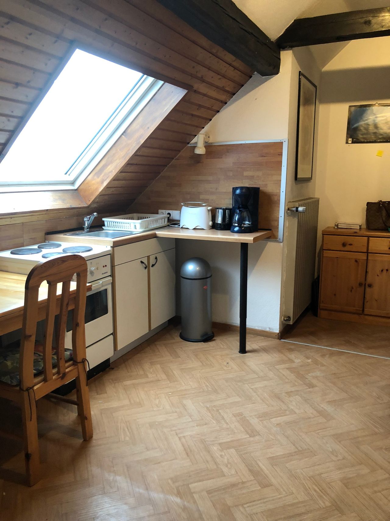 Comfortable loft, centrally located, in „green belt“ of F., cleaning included
