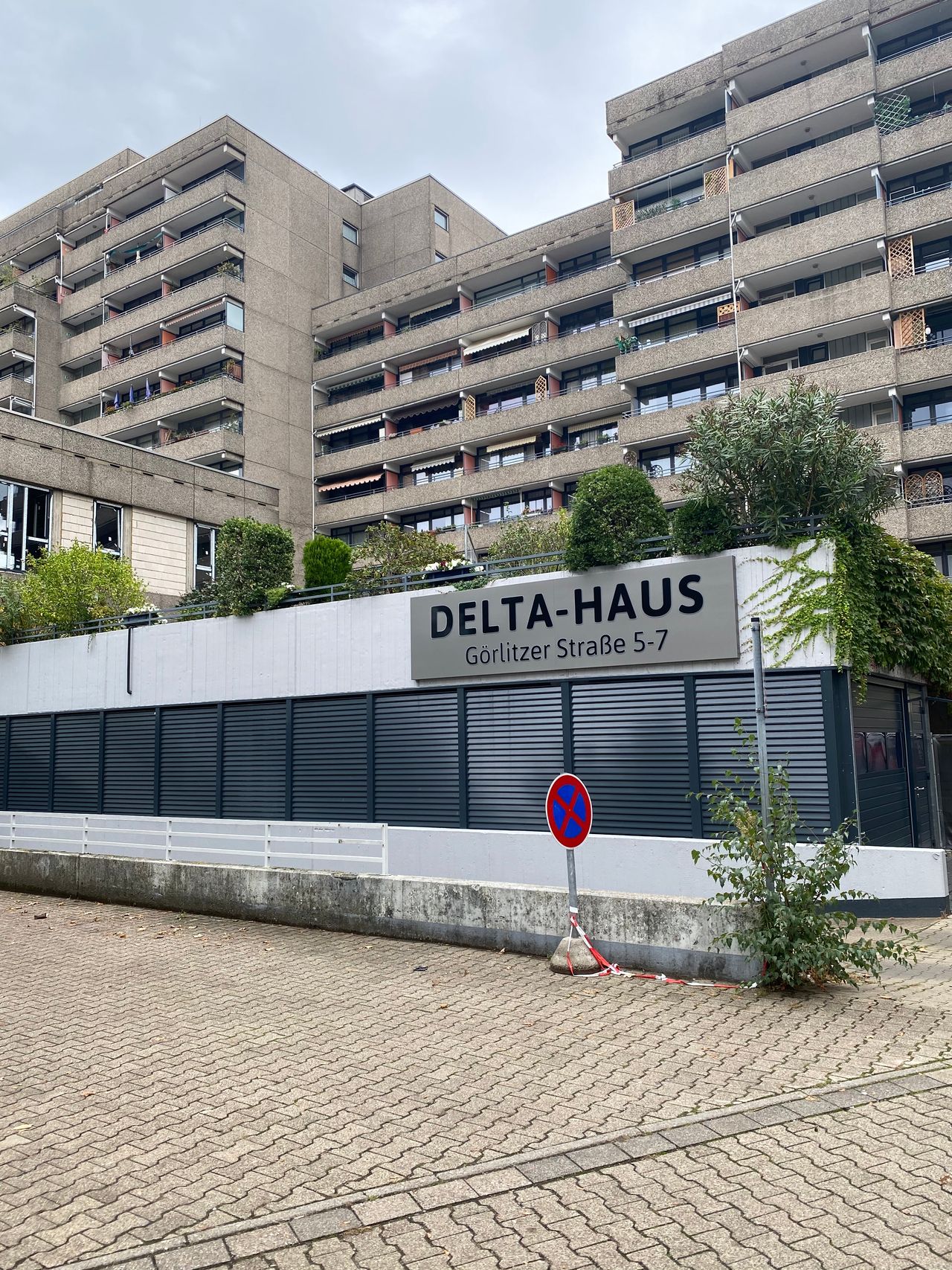 Neuss near Düsseldorf with Garage