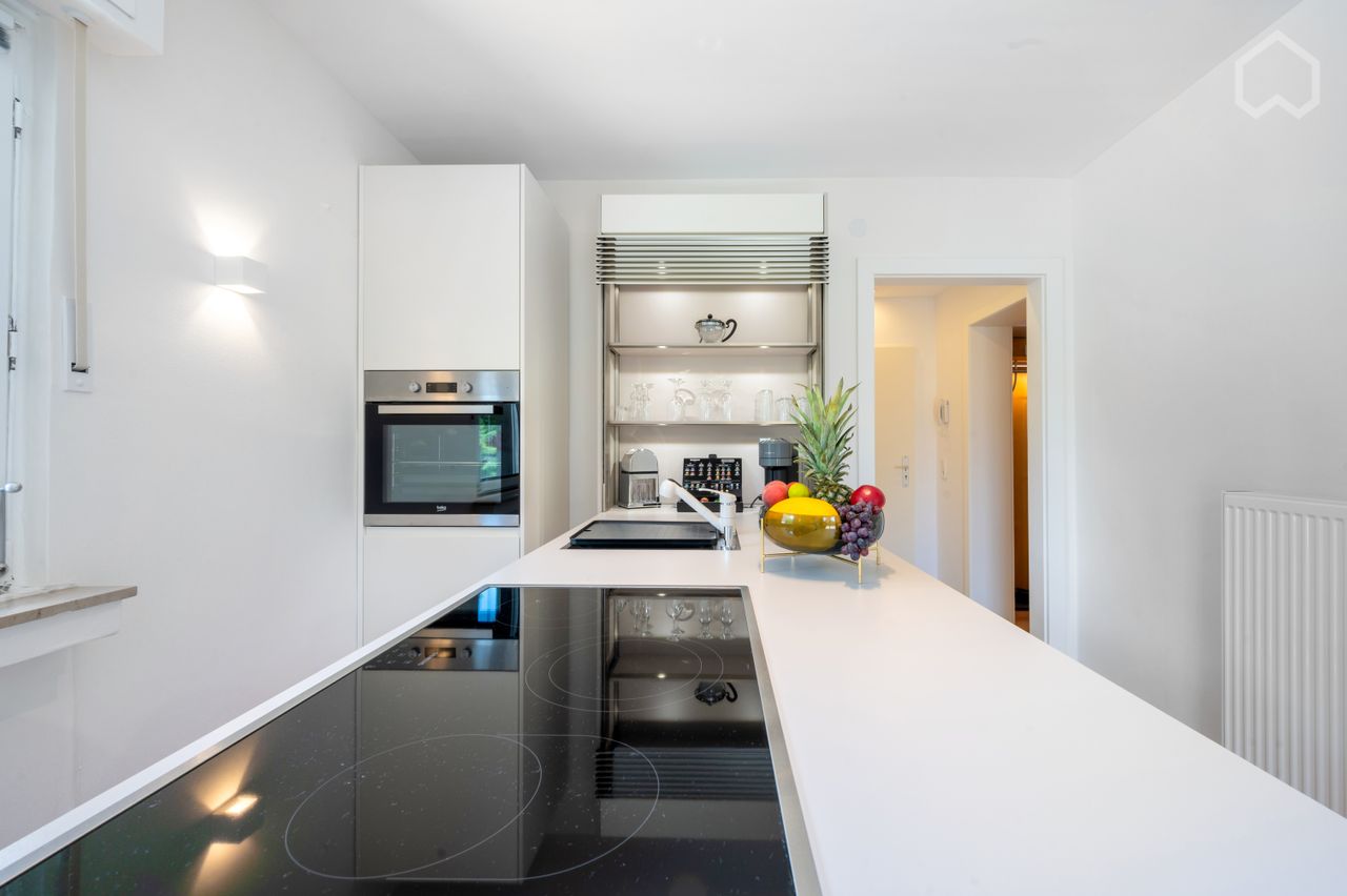 Very high quality furnished apartment with winter garden & balcony in Cologne