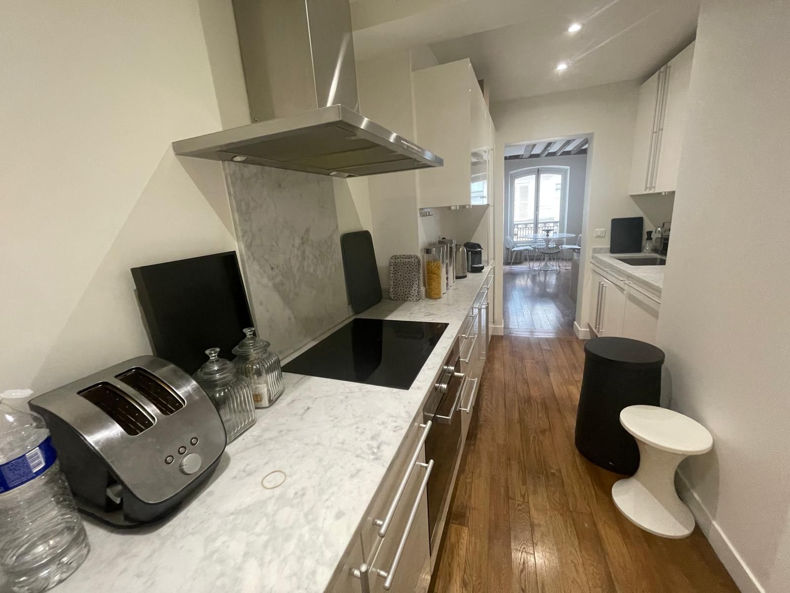 Location Appartement Élégant sur l’Iconique Rue de Verneuil, Paris 7 (loyer tout inclus)