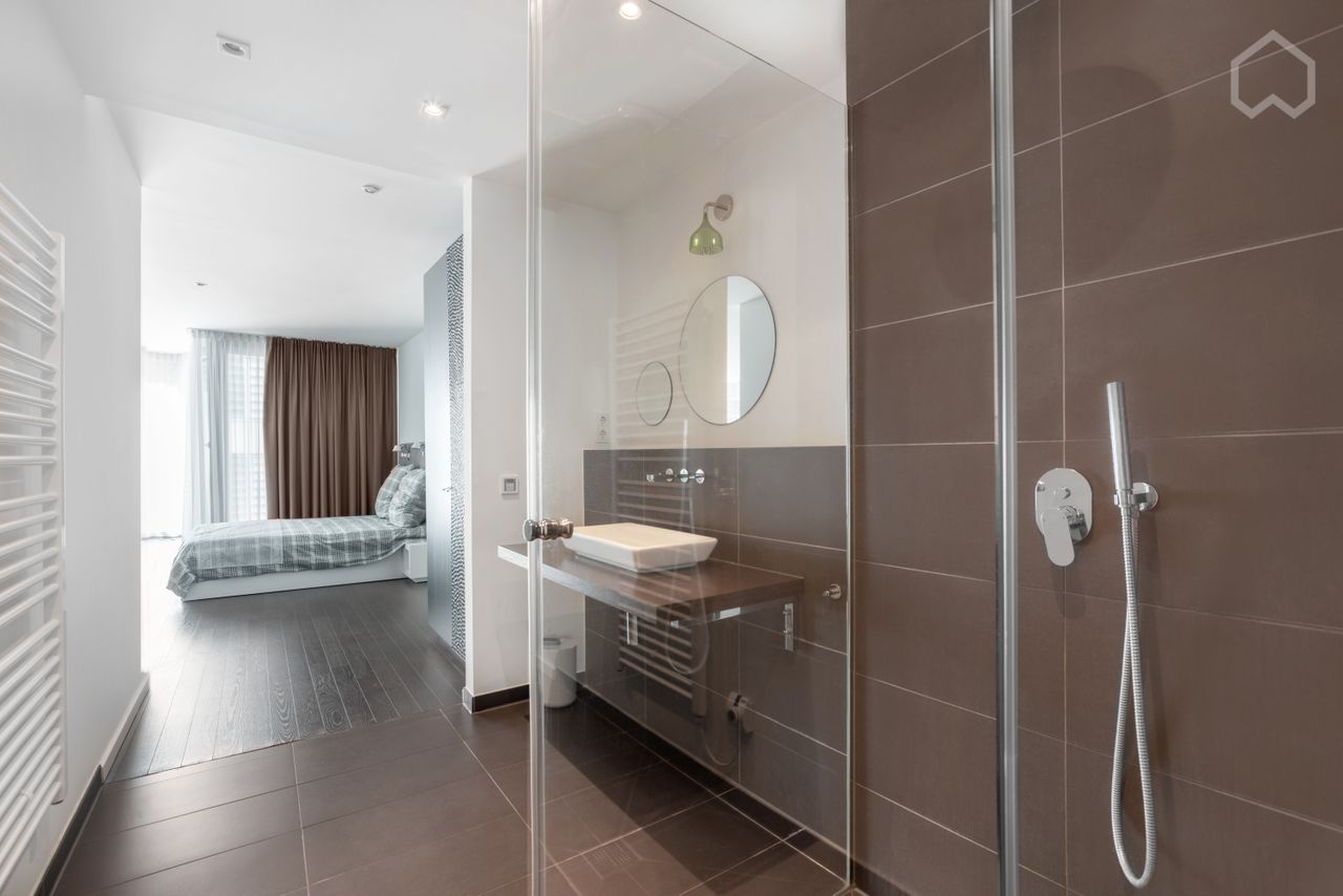 Fantastic and modern apartment with south balcony at Cologne Cathedral