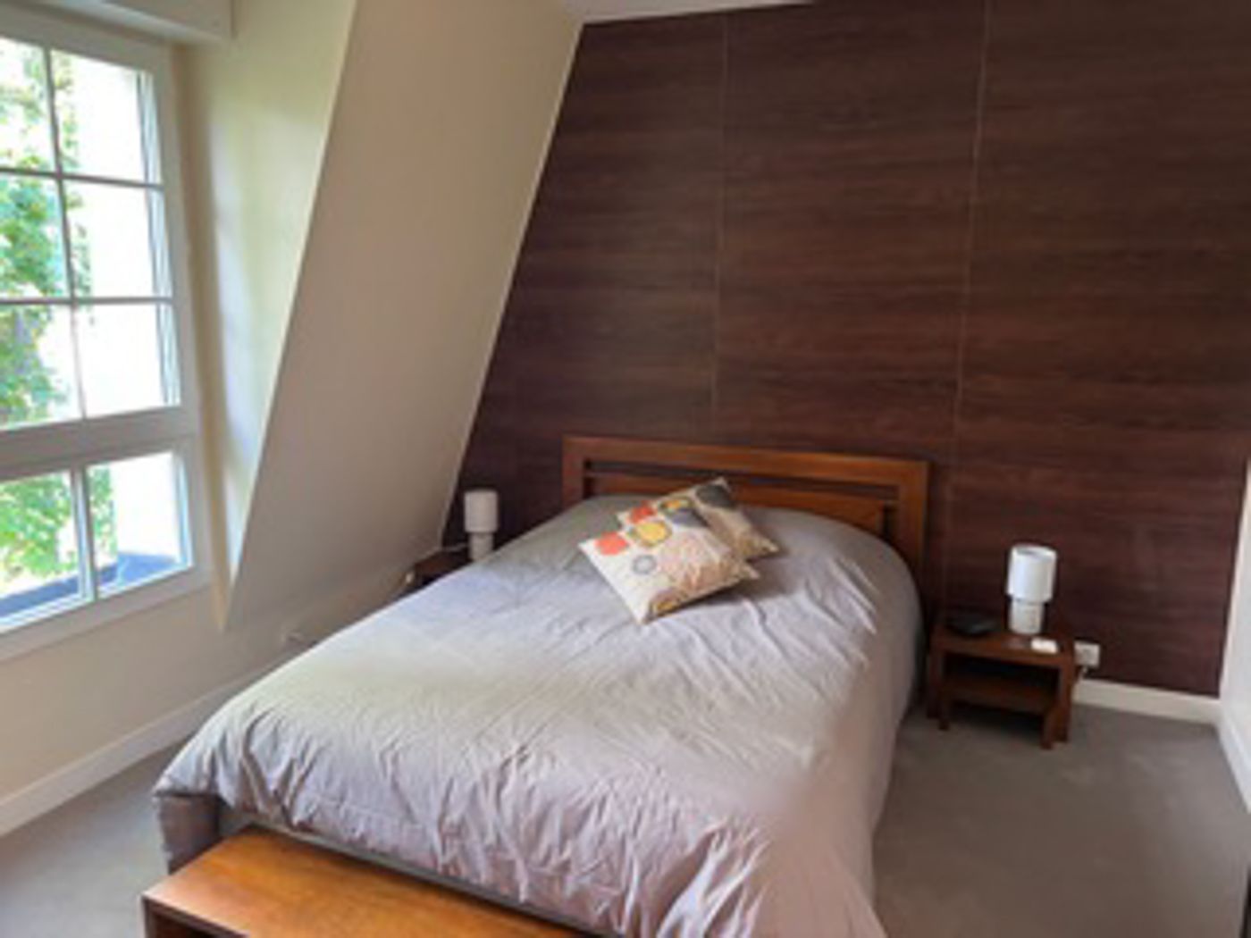 Location Spacieux 4/5 pieces, dernier etage, au coeur du Vieux Chatillon. (loyer tout inc