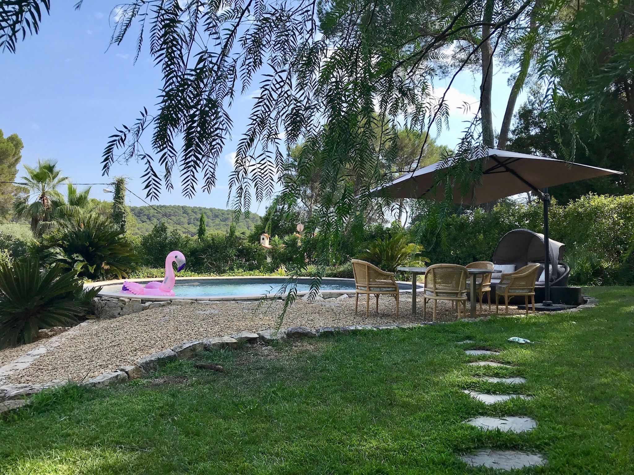 Location Villa avec piscine à proximité de Mougins School (loyer tout inclus)
