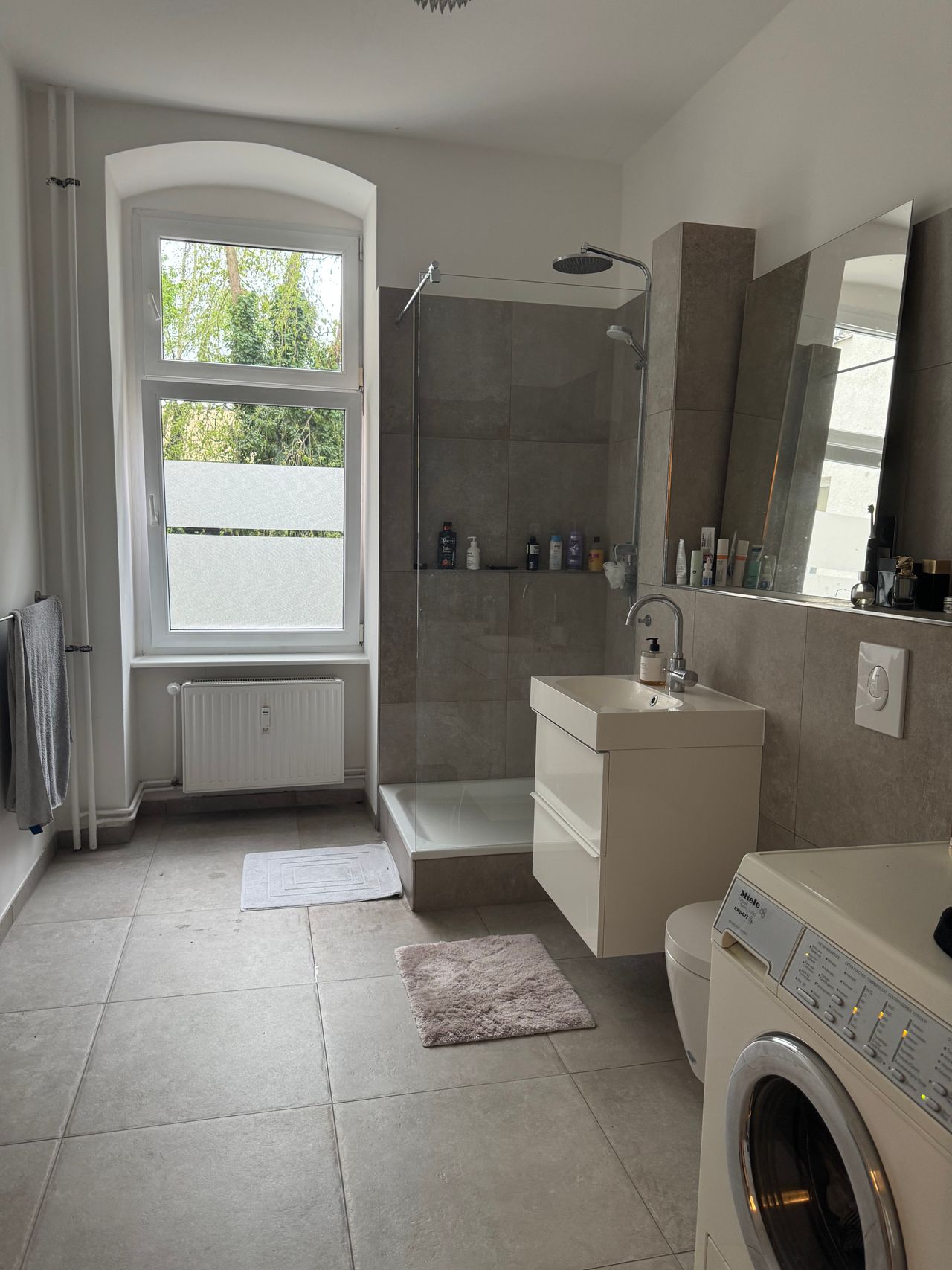 Bright Designer Apartment in Kreuzberg – Canal Location