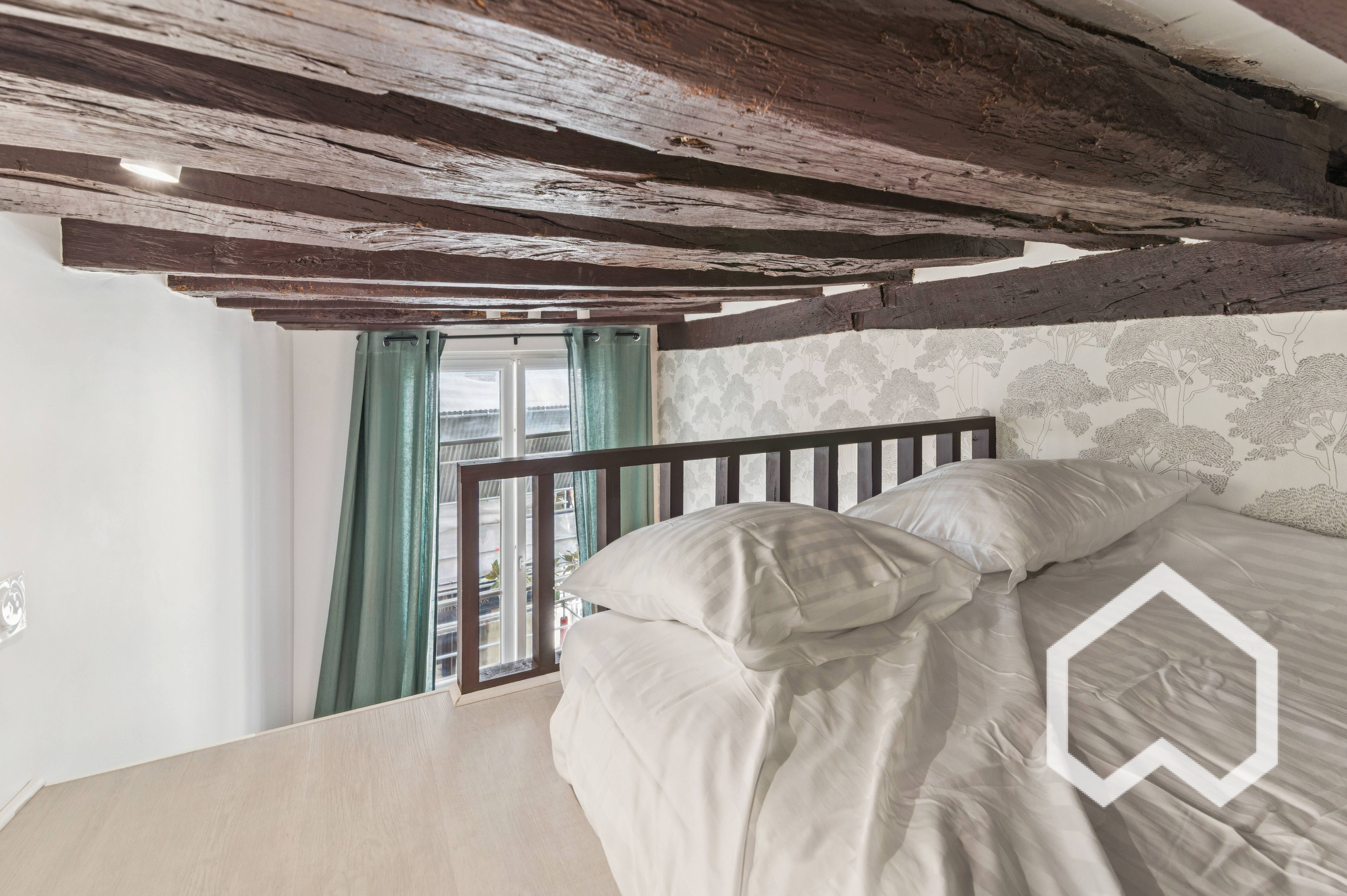 Location Studio 12m² - Quartier Latin - Odéon (loyer tout inclus)