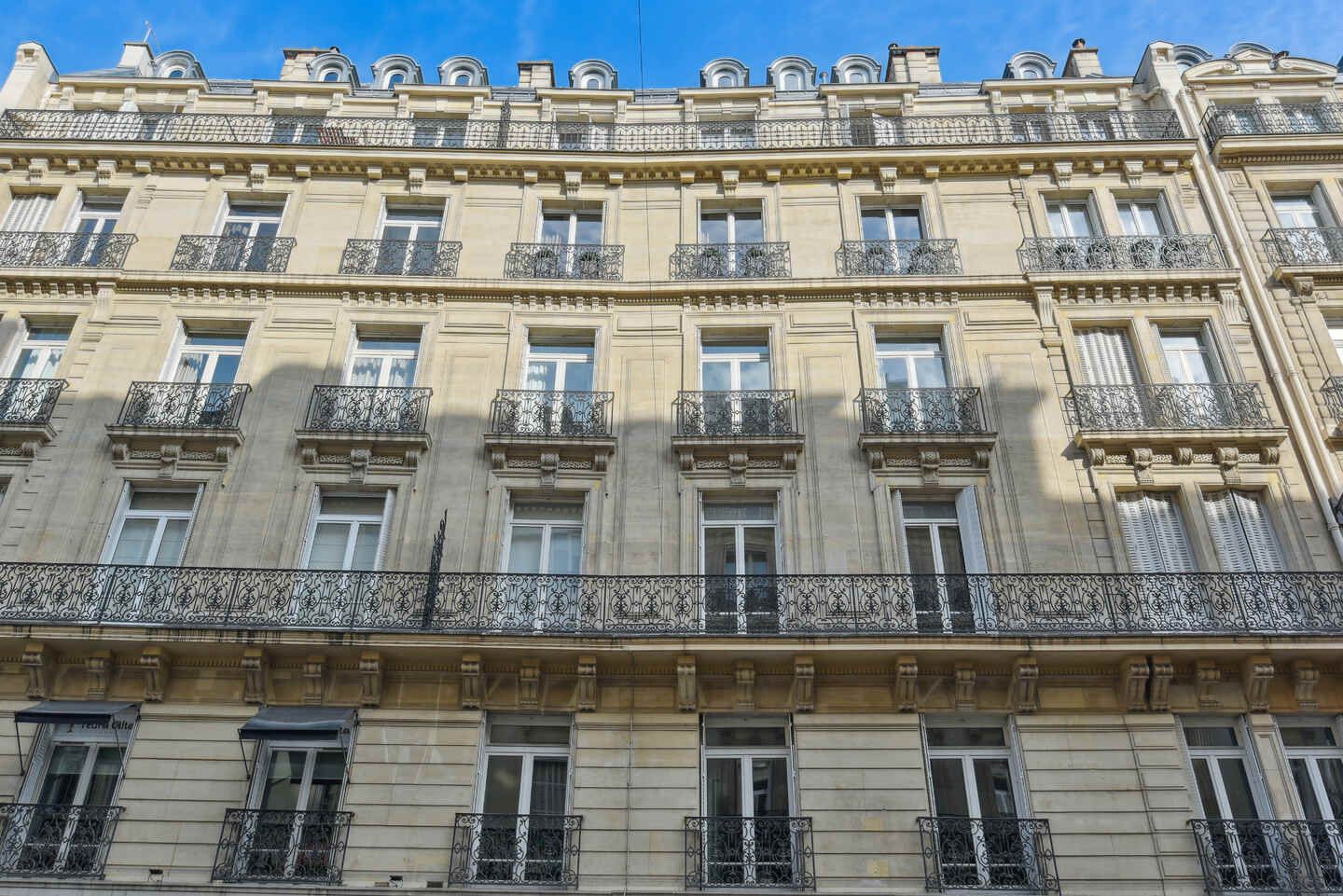 Location ID 373 Champs Elysees / rue Marbeuf (loyer tout inclus)