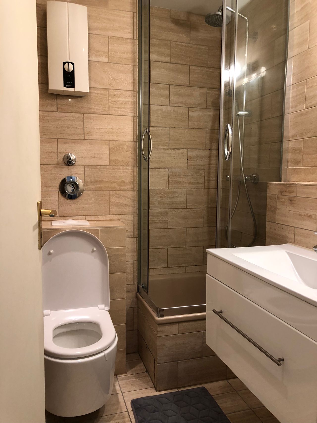 Charming, pretty suite in Düsseldorf