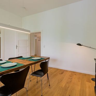Charming 3-room apartment on Kurfürstendamm in a very quiet side street in Wilmersdorf