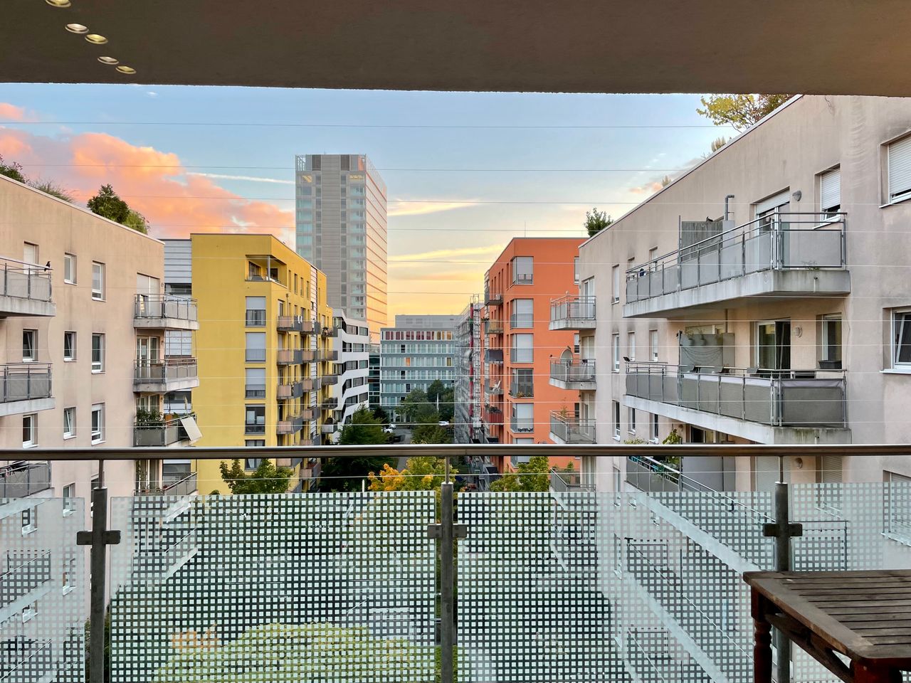 Bright 3-room apartment with balcony & parking in Frankfurt City West