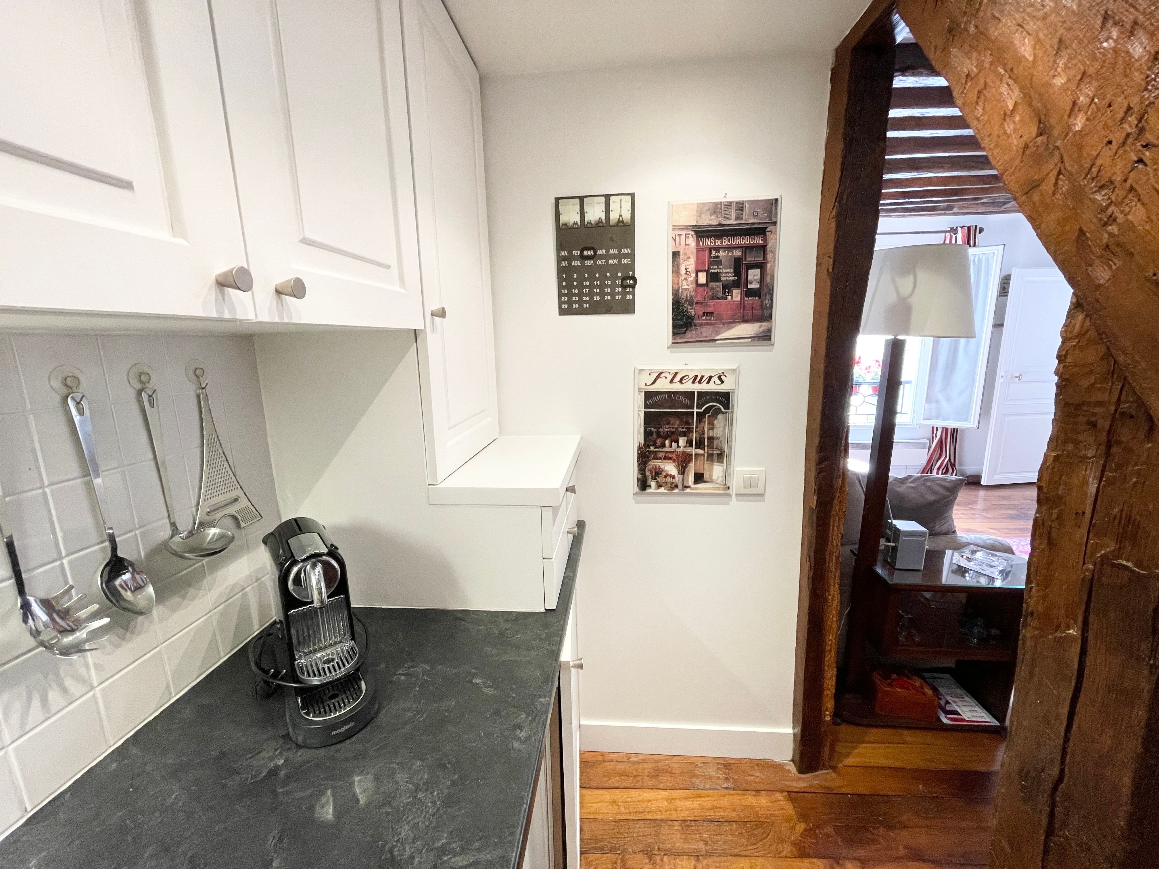 Location Elegant 2-Bedroom Apartment in a Prime Location close to Place des Vosges (loyer