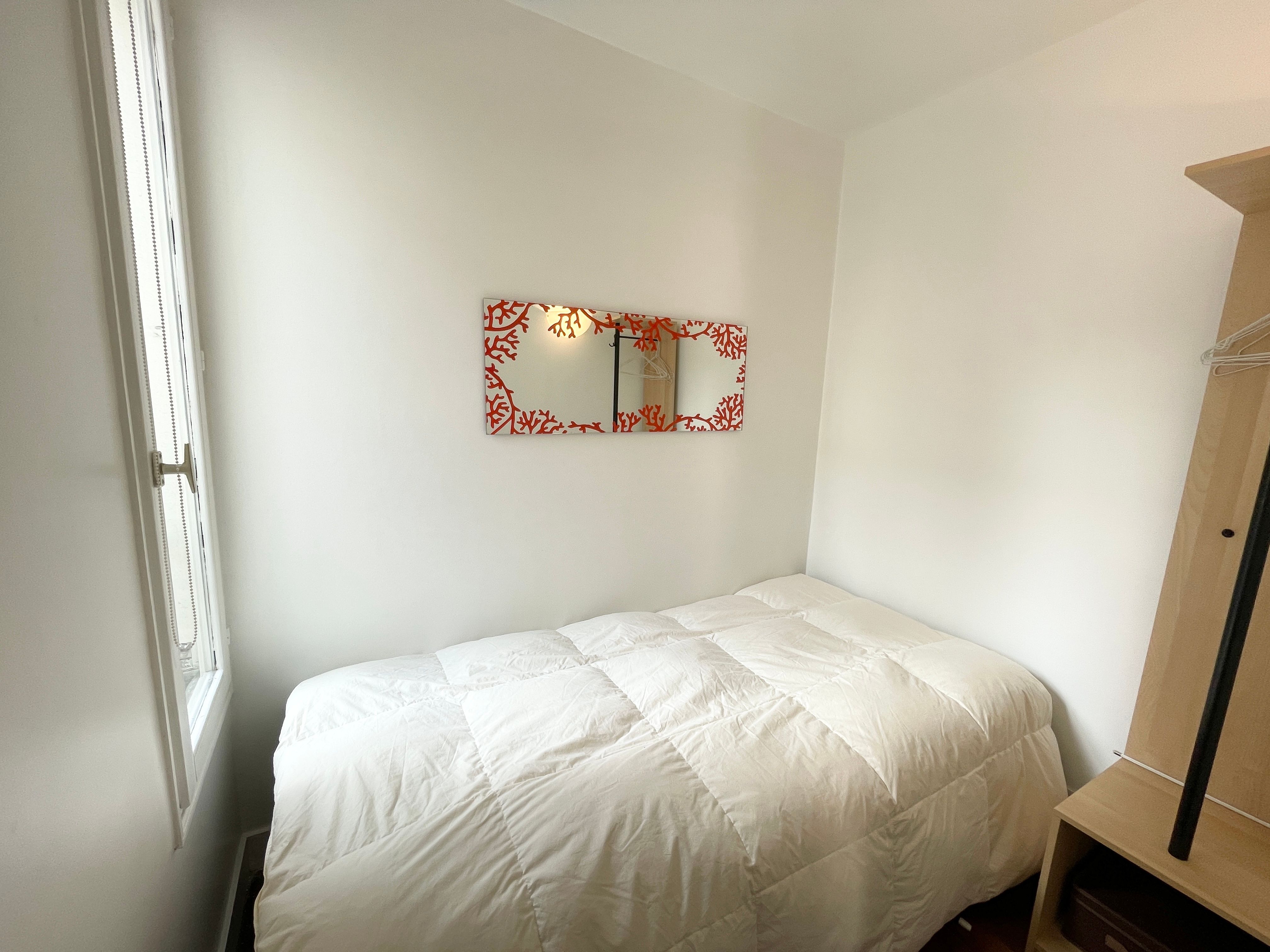 Location Elegant 2-Bedroom Apartment in a Prime Location close to Place des Vosges (loyer