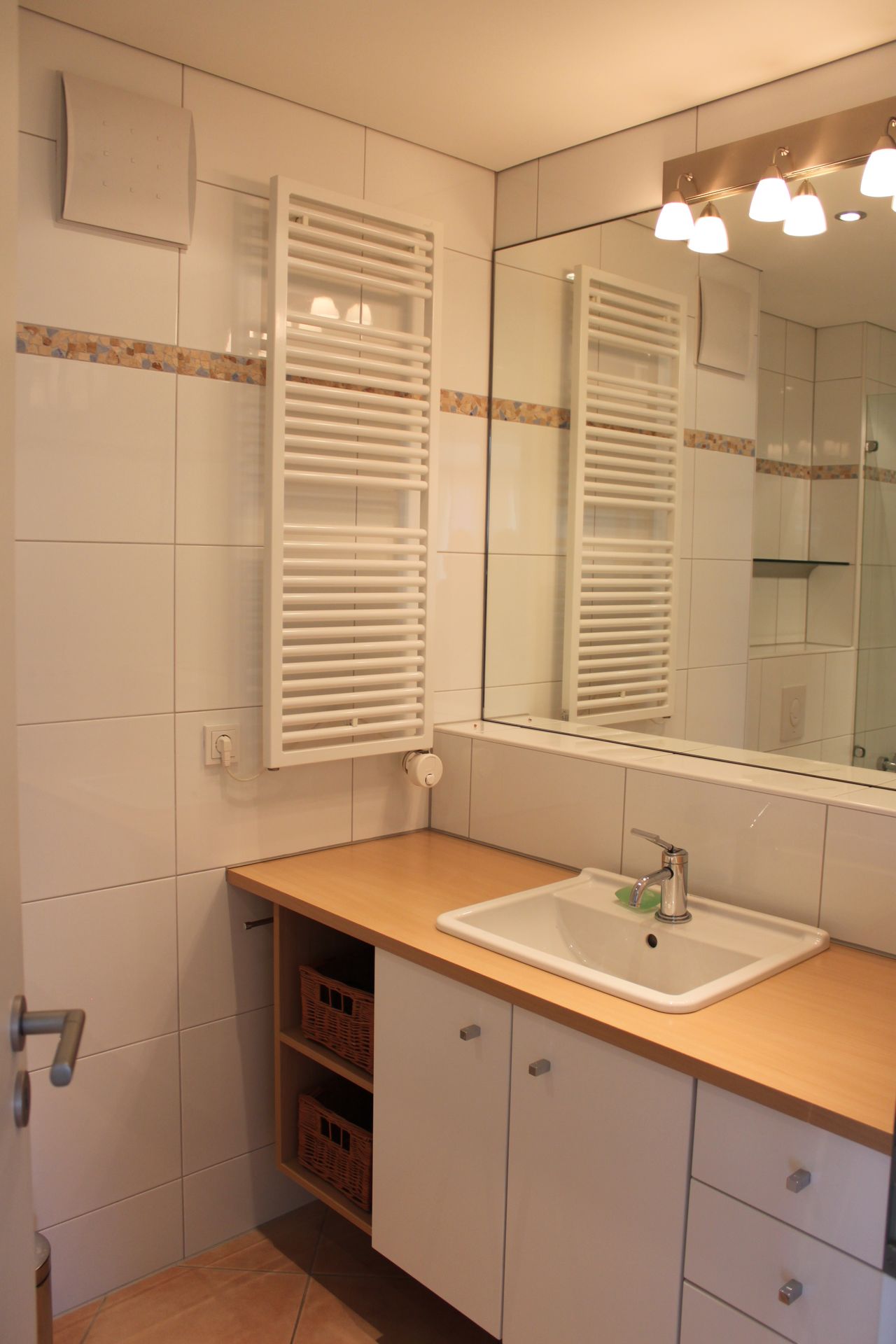 Modern apartment on the river Main (Frankfurt am Main)