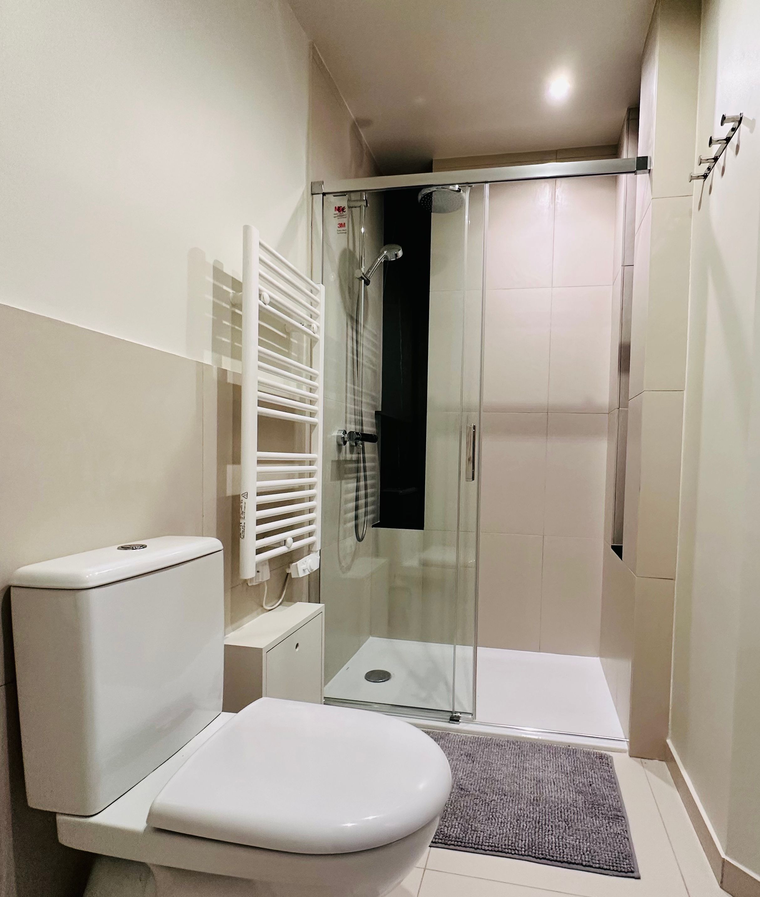Location Appartement deux pièces neuf et meublé avec soin avec imprenable sur tout Paris 