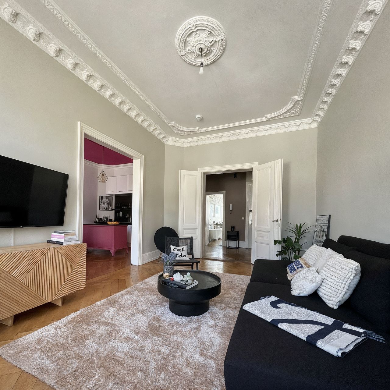 Elegant Designer Apartment with Historic Charm & High-End Features near City Center and Main River