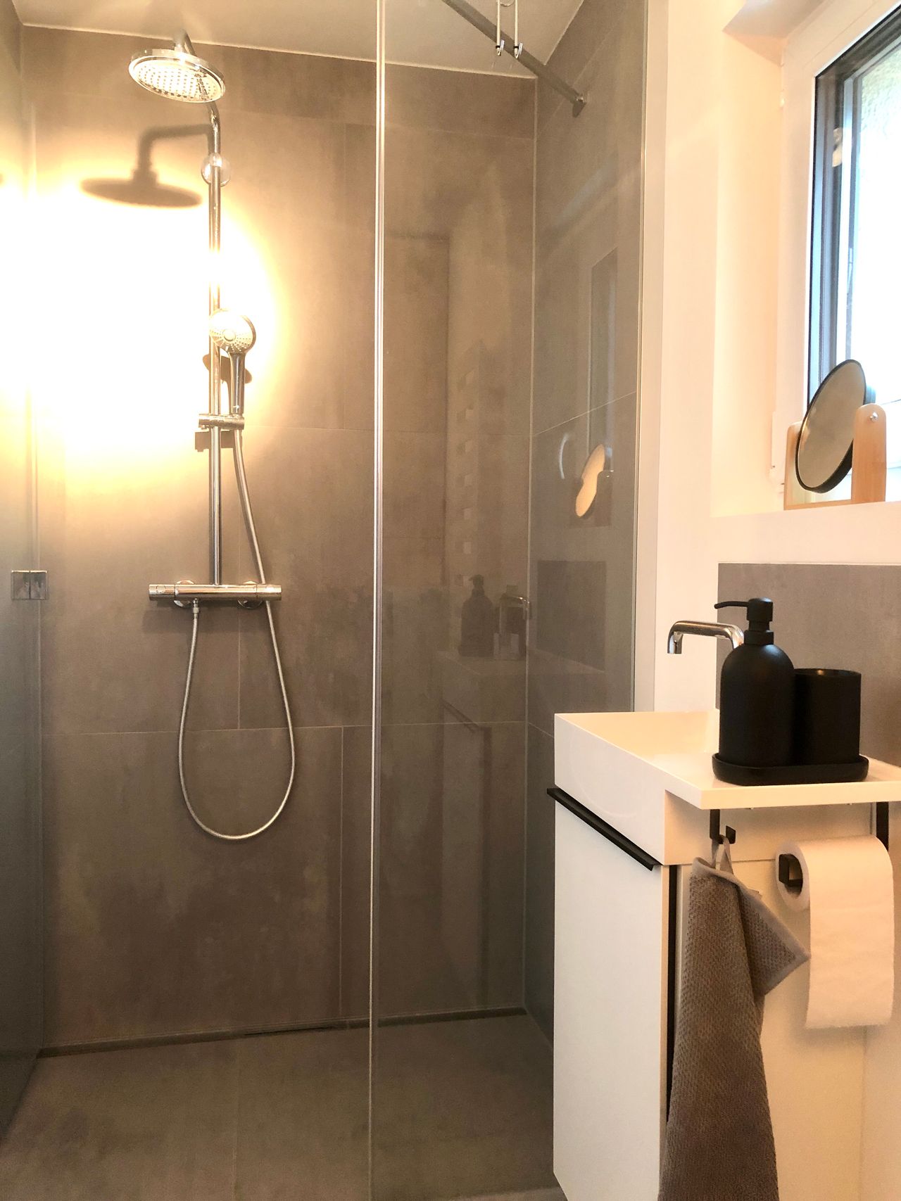 Furnished, light-flooded penthouse loft with large roof terrace and Taunus view in a central location in Bad Vilbel near Frankfurt