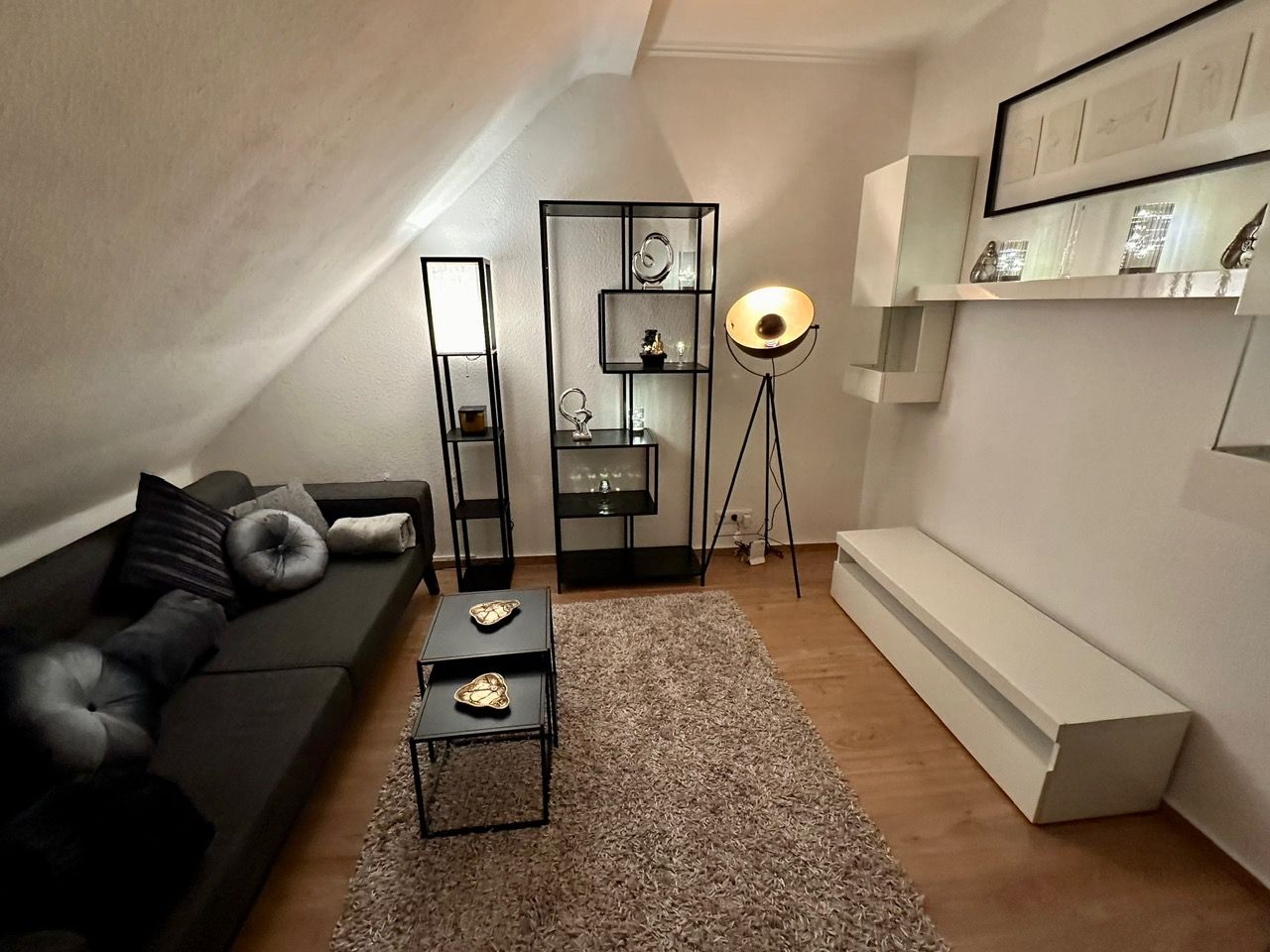 Stylish Modern 2-Bedroom Apartment in Cologne-Junkersdorf - Centrally Located