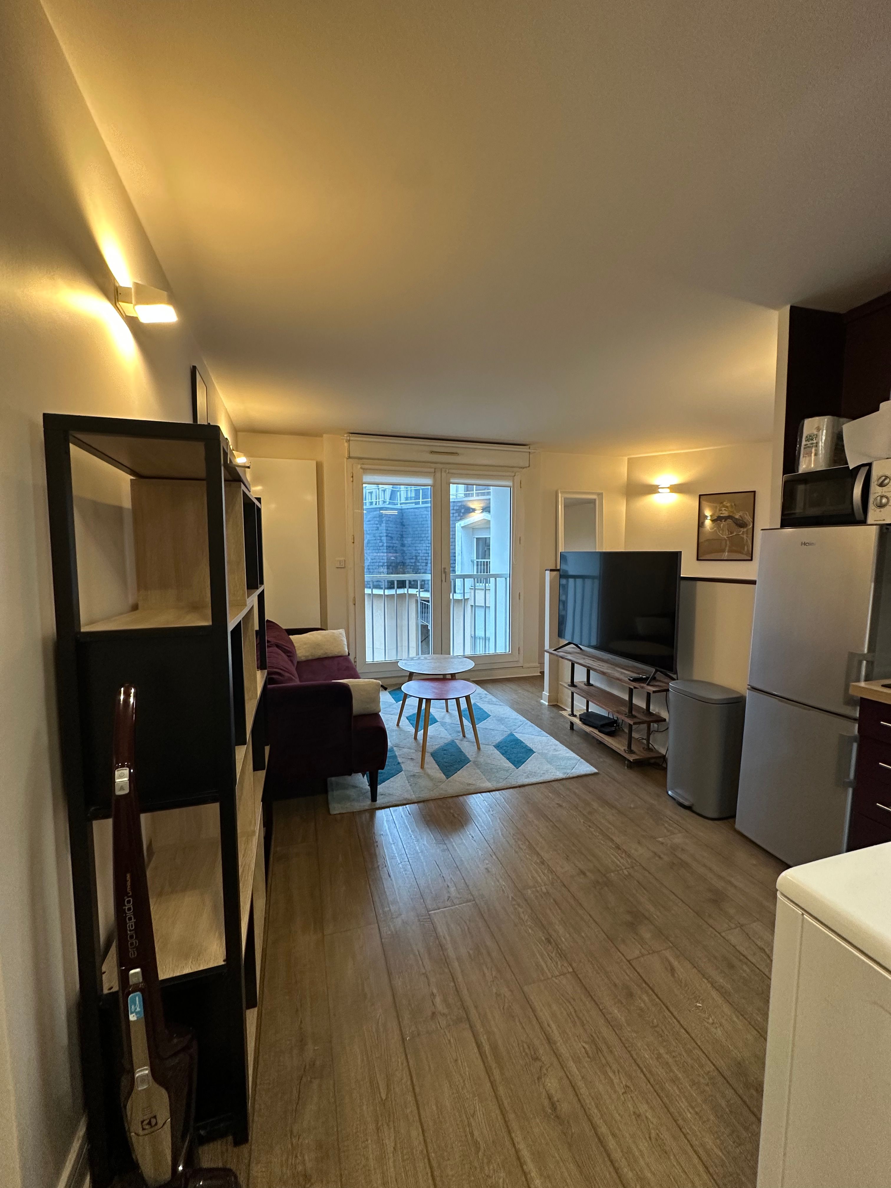 Studio refait à neuf avec parking – Puteaux centre (loyer tout inclus) Puteaux