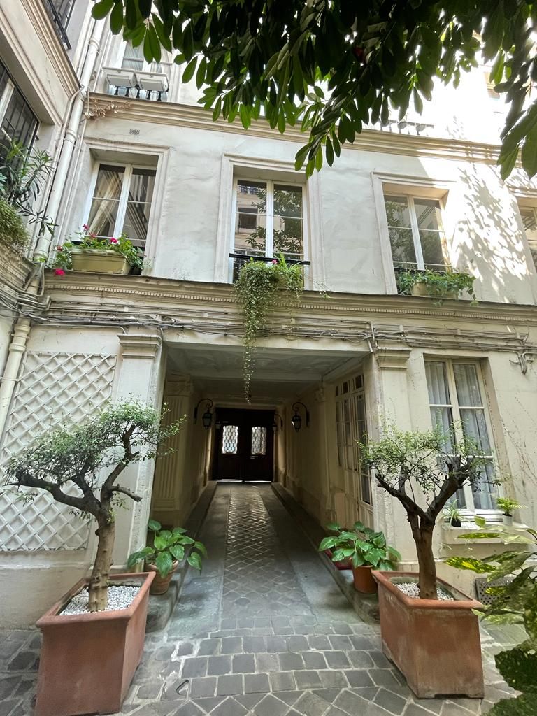 Location Appartement Élégant sur l’Iconique Rue de Verneuil, Paris 7 (loyer tout inclus)