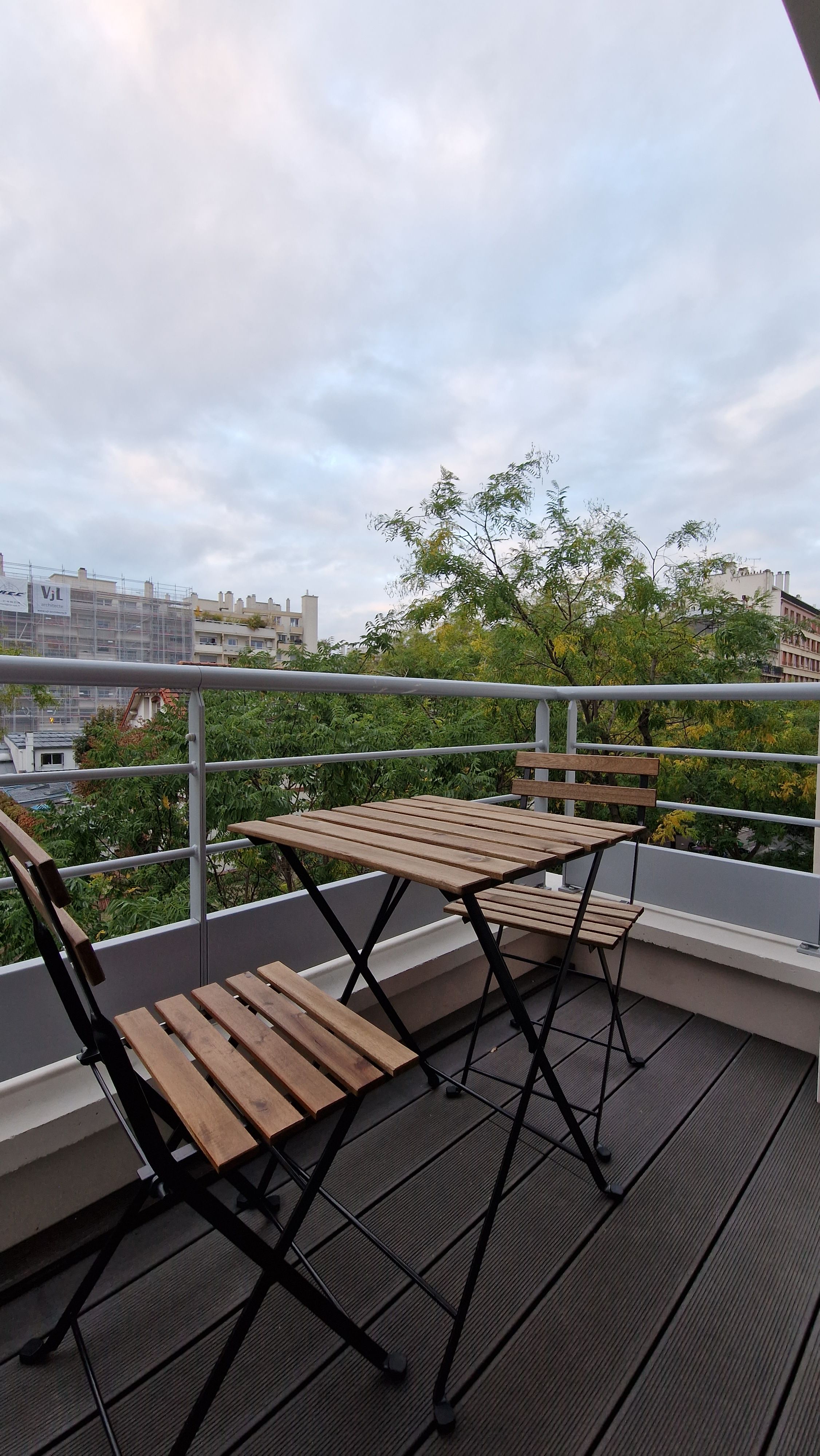 Location Appartement deux pièces neuf et meublé avec soin avec imprenable sur tout Paris 