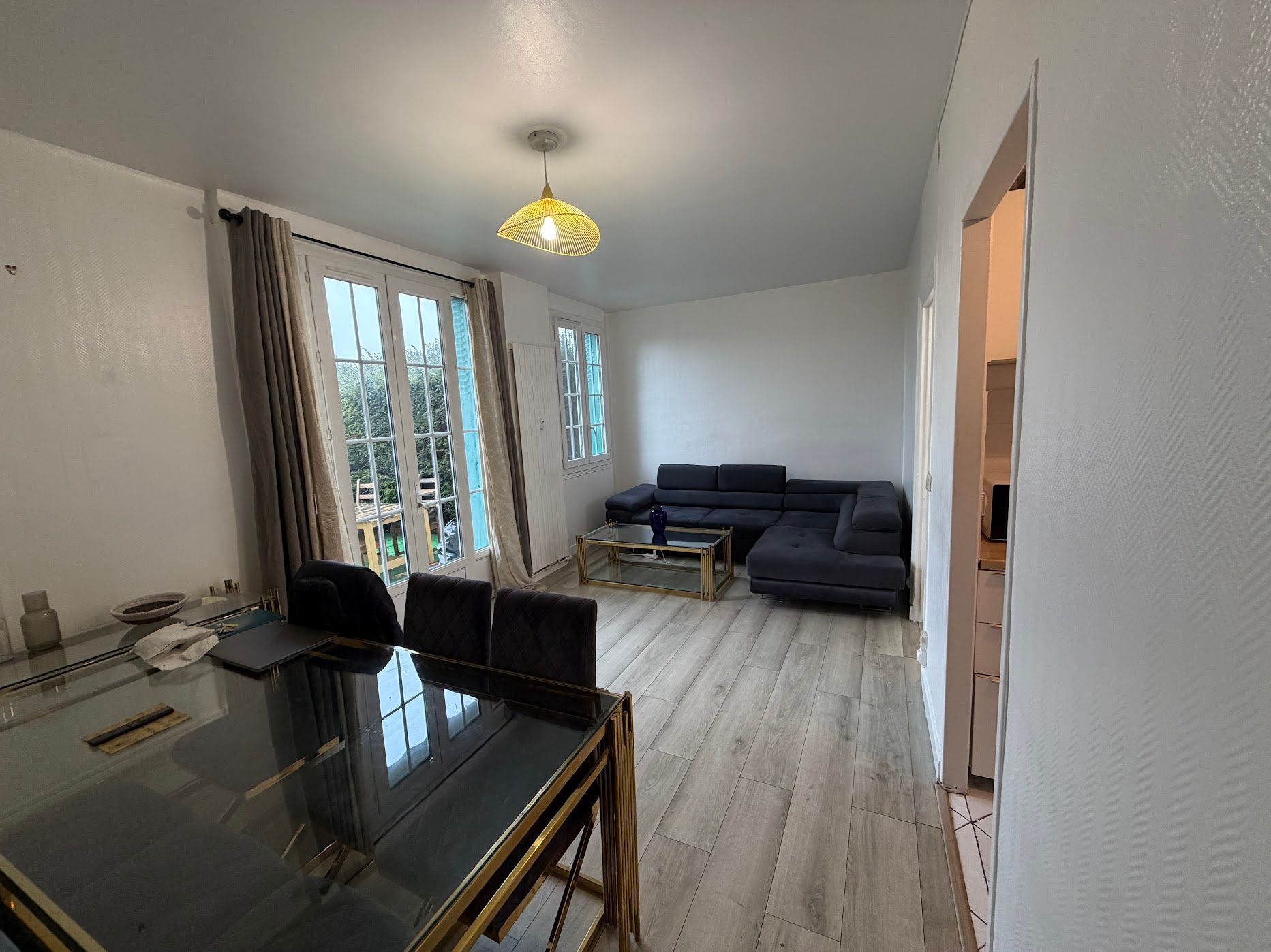 Location Chambre meublée pour fille en appartement avec jardin privé RER A (loyer tout in
