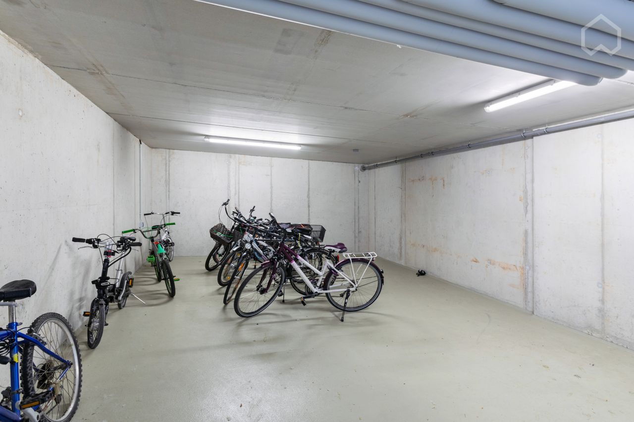 Bright and modern new loft in Frankfurt am Main with direct access to the river Main, quiet flat