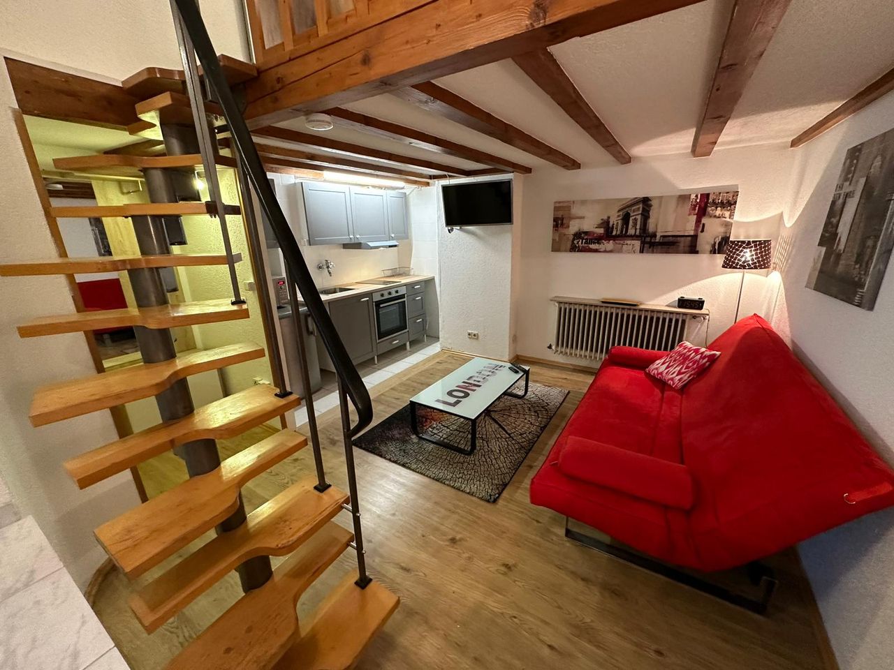 All inclusive fully furnished 1-room studio maisonette, 30 sqm, with garden for 1-2 people and separate entrance in Frankfurt am Main, Wi-Fi
