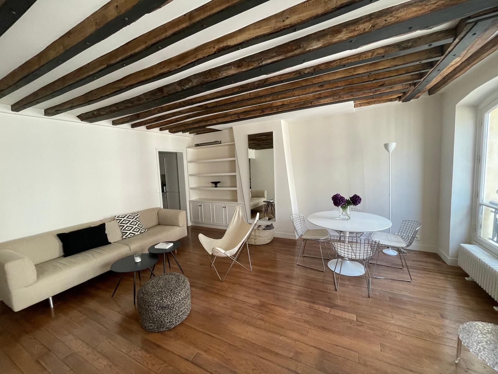 Location Appartement Élégant sur l’Iconique Rue de Verneuil, Paris 7 (loyer tout inclus)