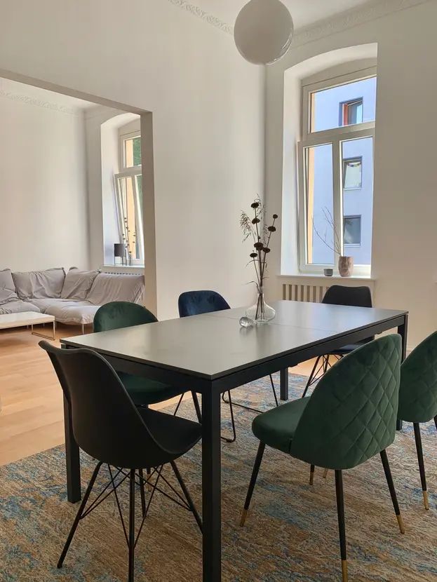 Renovated, quiet luxury apartment in a prime historic building and top location