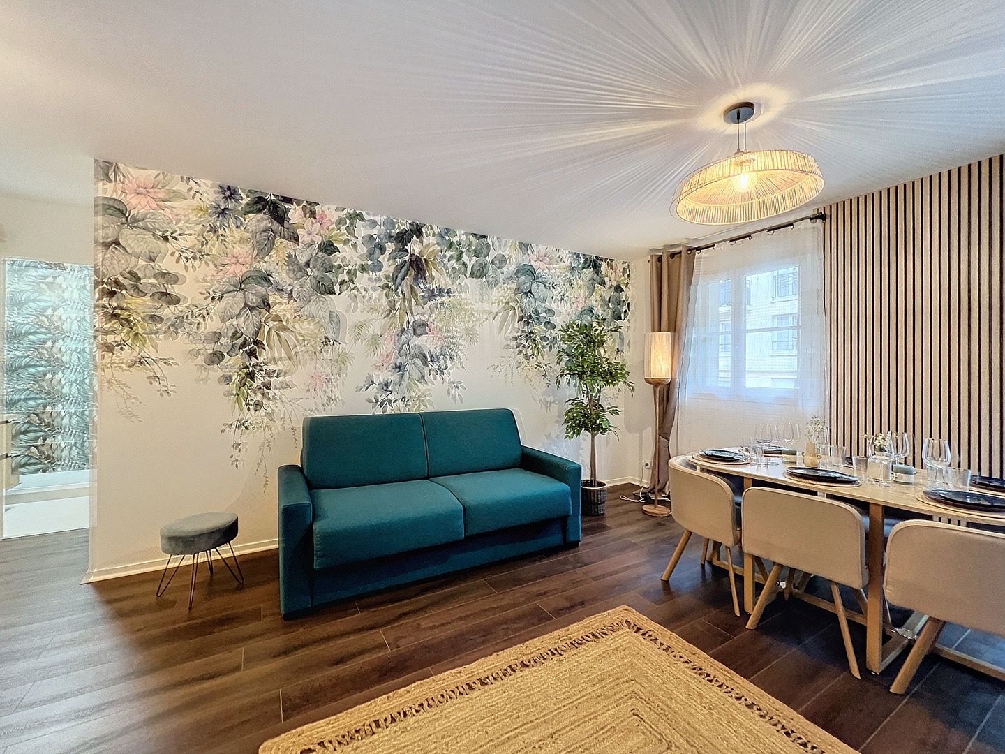 Location New renovated apartment just 1 min from train station RER Val D’Europe , free pa