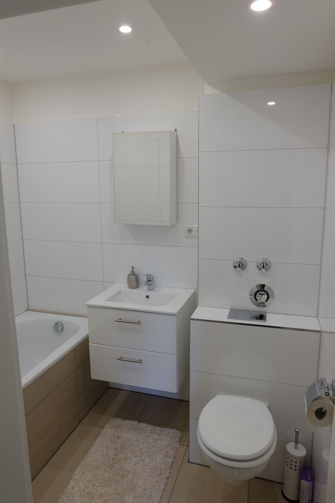 Modern & cozy apartment with balcony in Düsseldorf - WIFI 100 MBit included