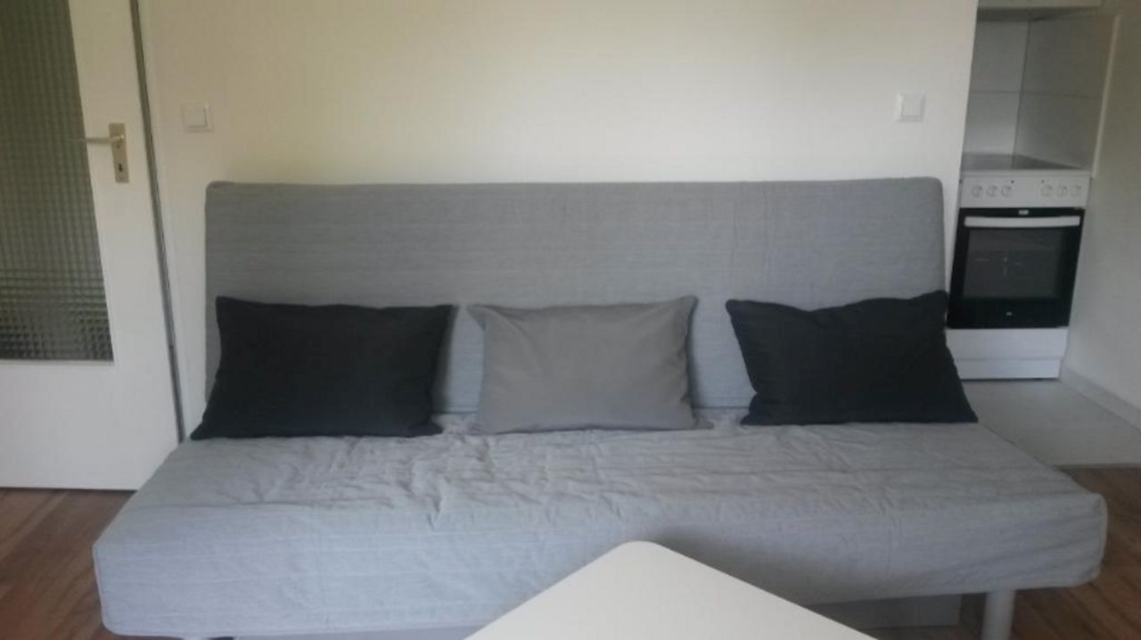 Fantastic studio in Steglitz with balcony and fully equipped kitchen